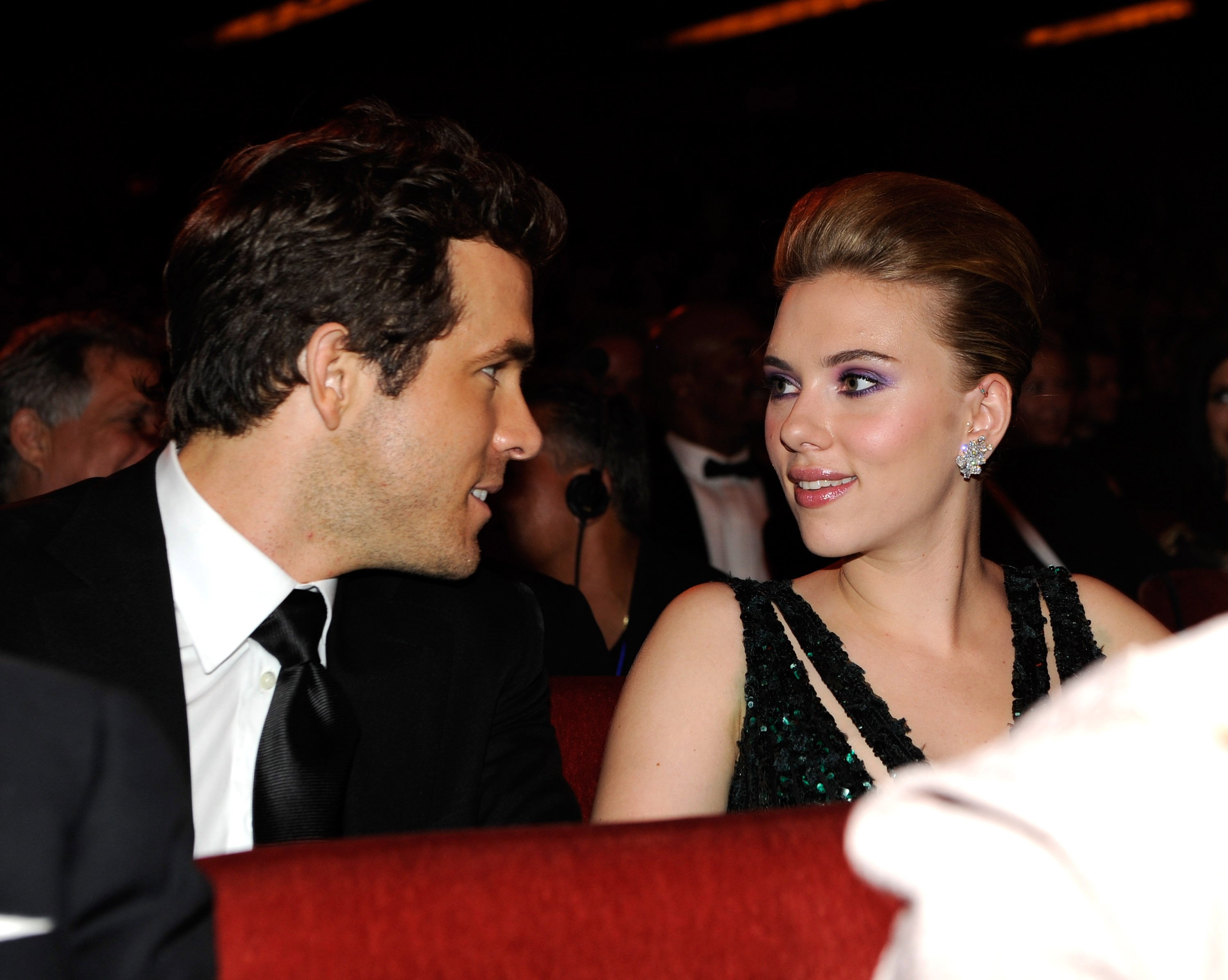 Ryan Reynolds and Scarlett Johansson sitting in the audience at the Tony Awards in 2010