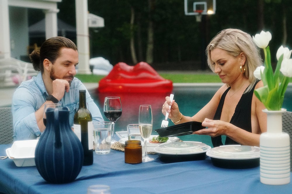 Stephen Traversie and Lindsay Hubbard having dinner