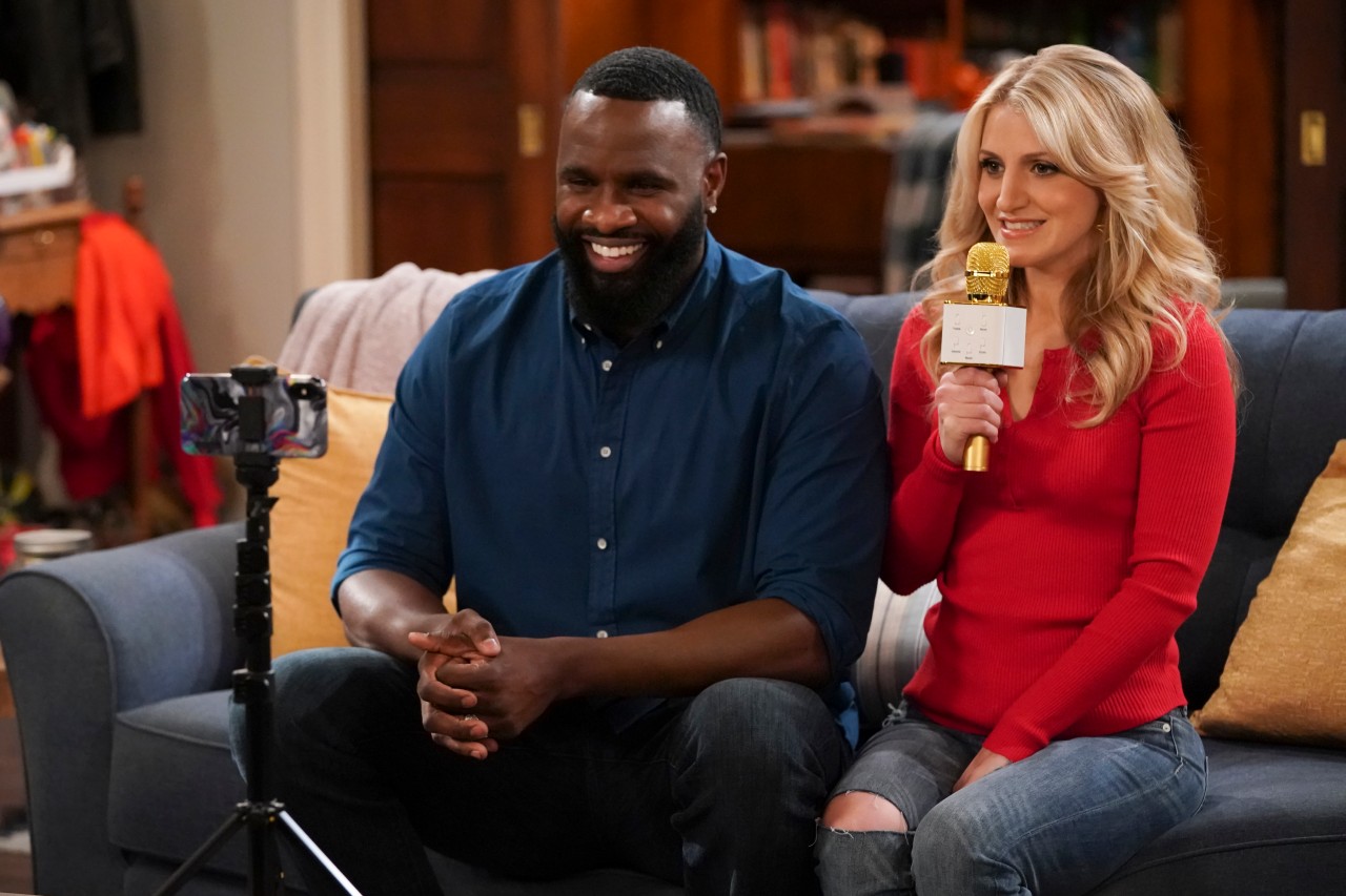 Gina helps Eli prepare for his interview. | Michael Yarish/CBS via Getty Images
