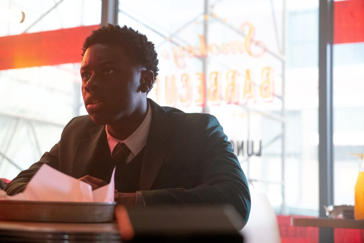 Kevin sitting at a table in a restaurant in season 4 premiere of The Chi