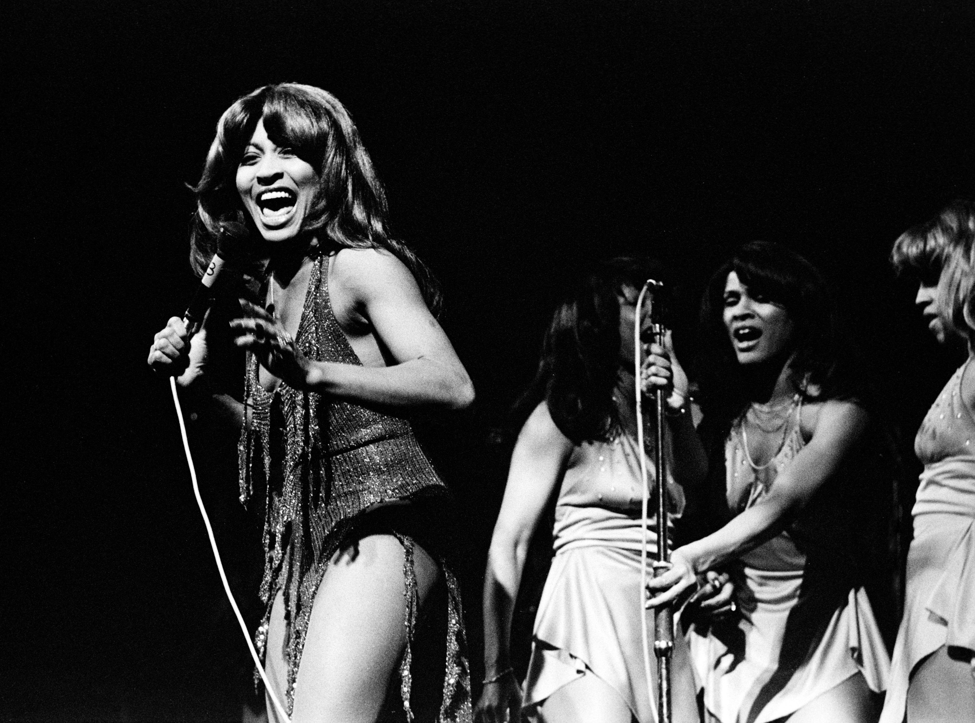 A black and white photo of Tina Turner and her background singers in the Netherlands in 1975.