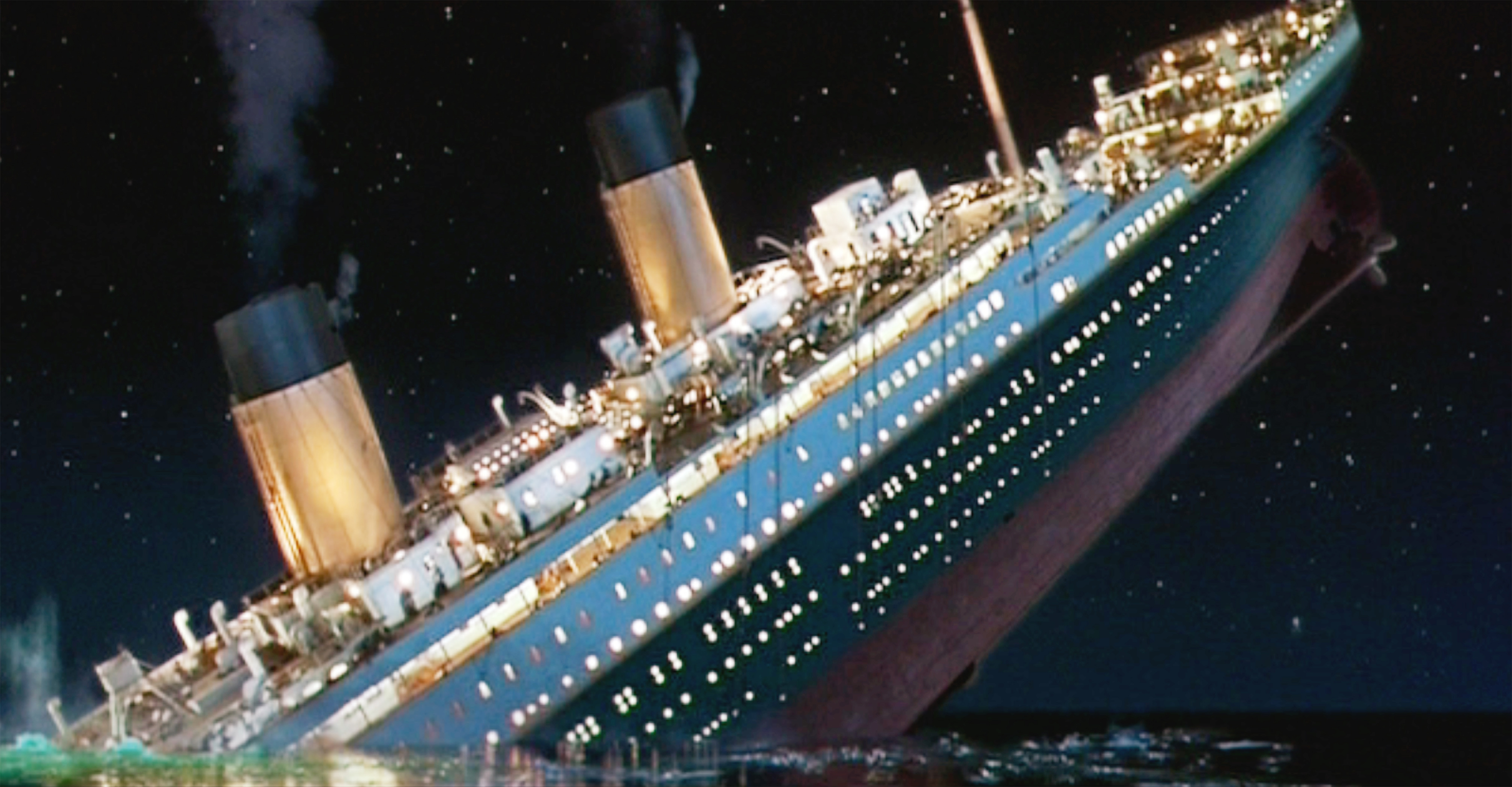 Titanic sinking in the ocean