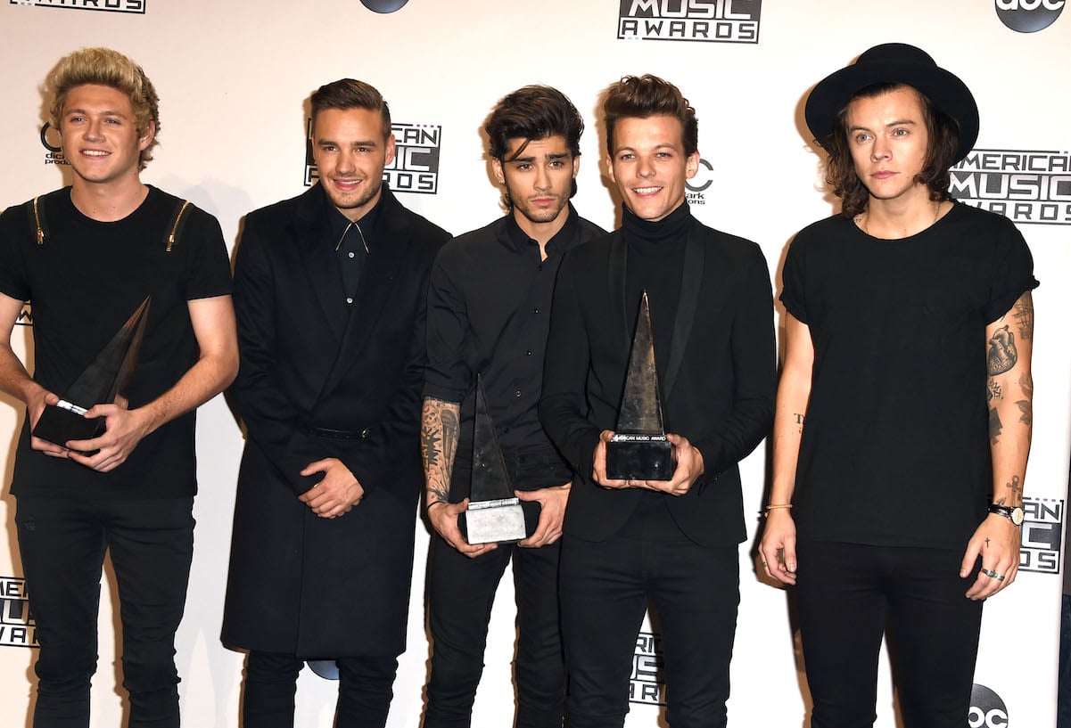 Zayn Malik, Harry Styles, and the rest of One Direction at the 2014 American Music Awards in the press room