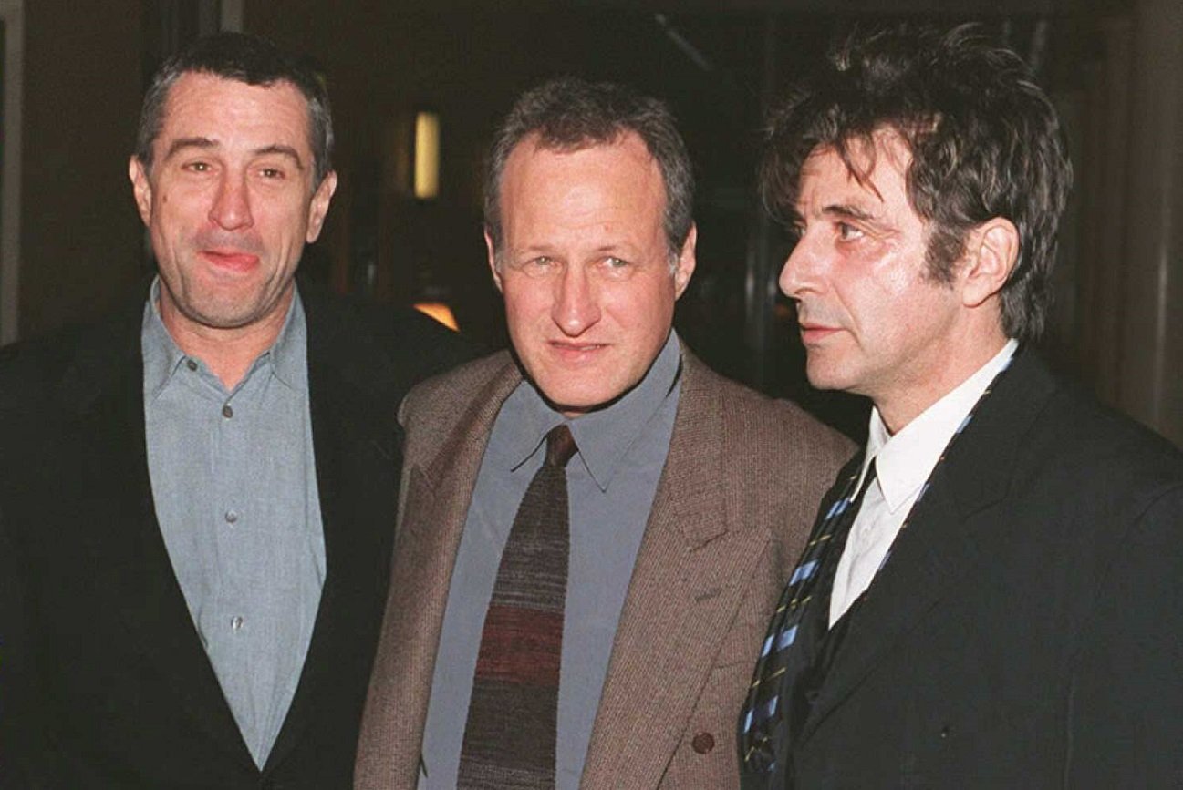 Robert De Niro, Michael Mann, and Al Pacino pose at the premiere of 'Heat.'