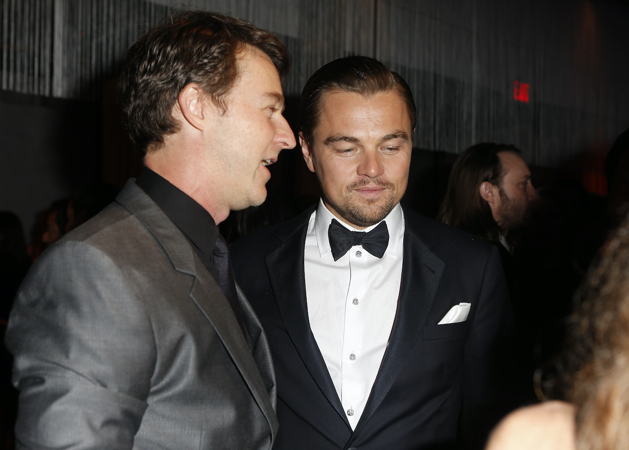 Actors Edward Norton (L) and Leonardo DiCaprio attend the 2014 Vanity Fair Oscar Party