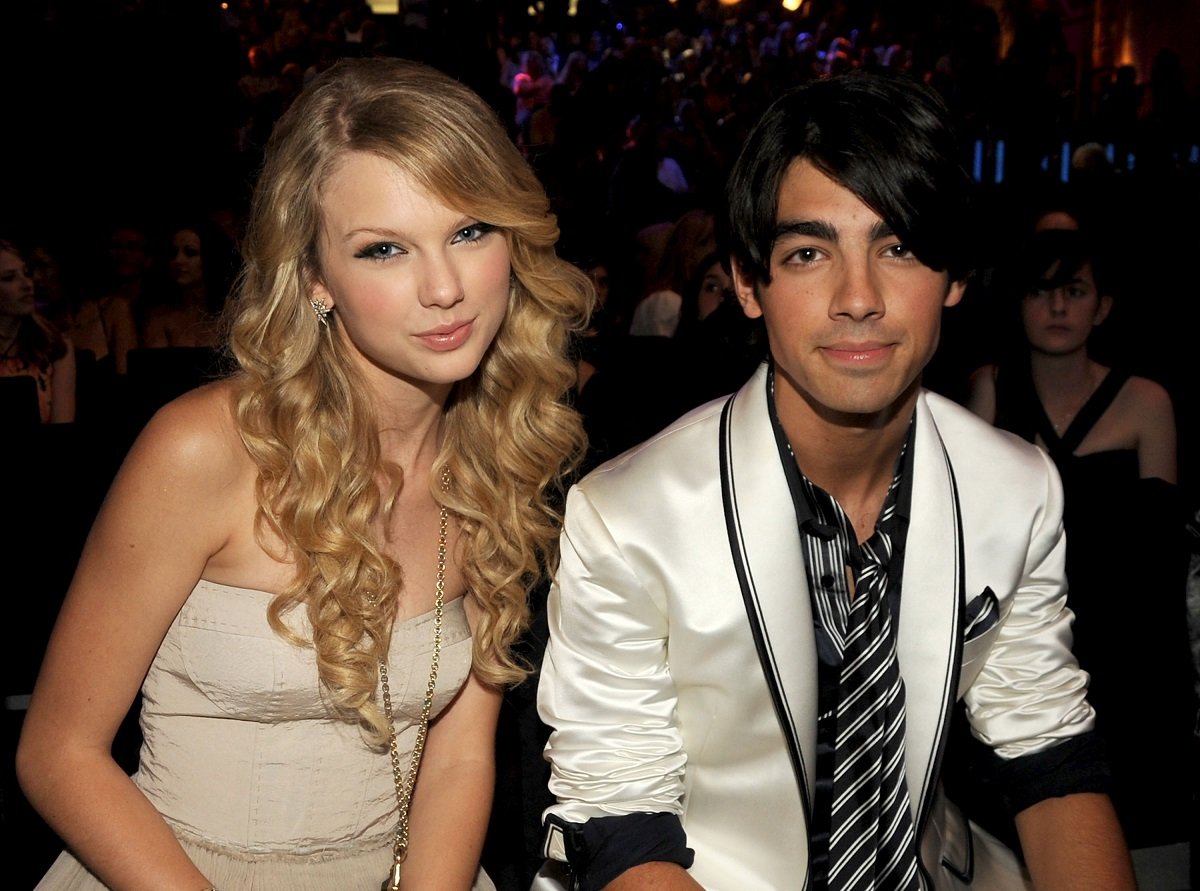 Taylor Swift (L) and Joe Jonas at the 2008 MTV Video Music Awards.