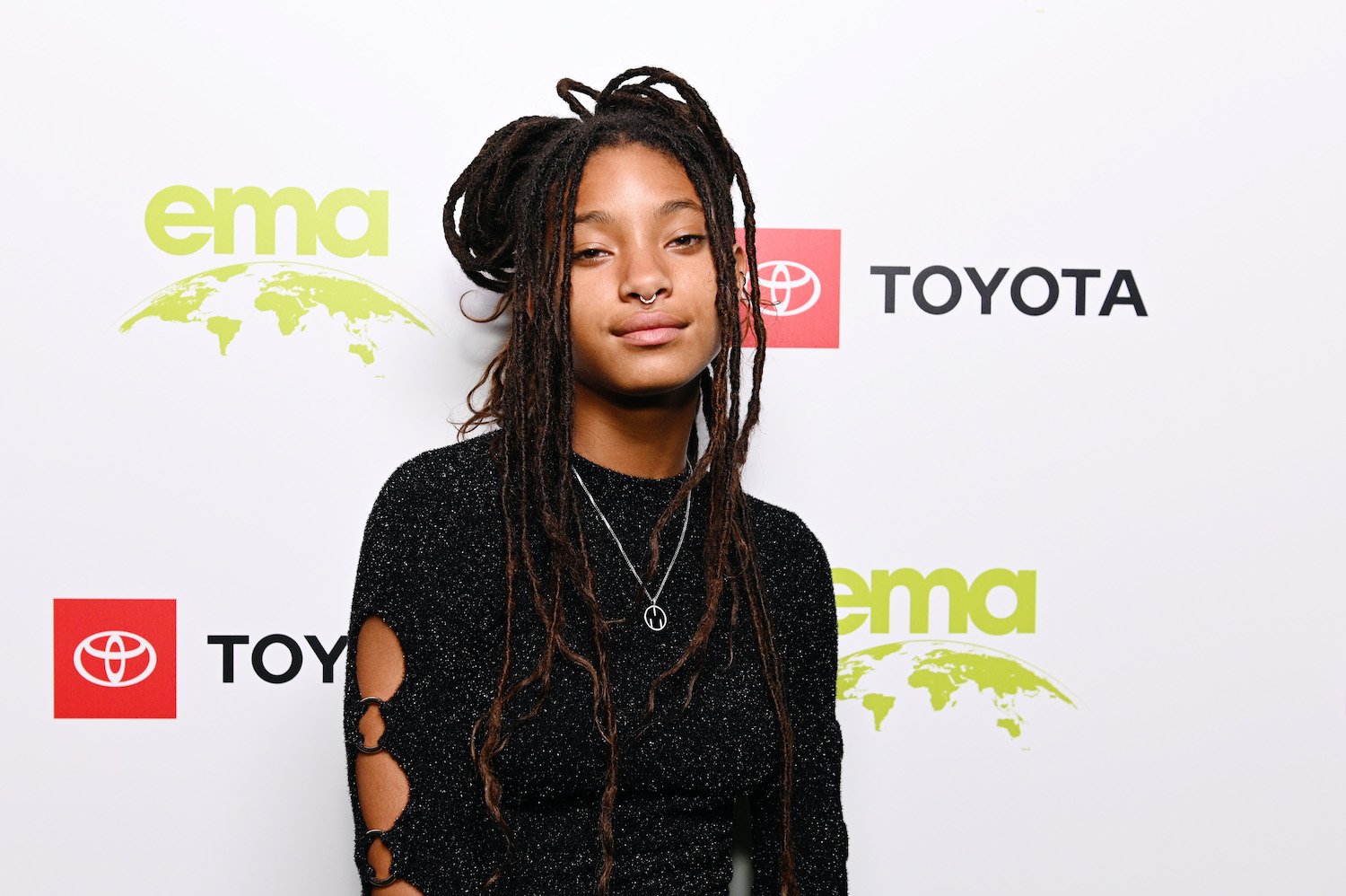 Willow Smith poses at  the Environmental Media Association 2nd Annual Honors Benefit Gala in 2019 