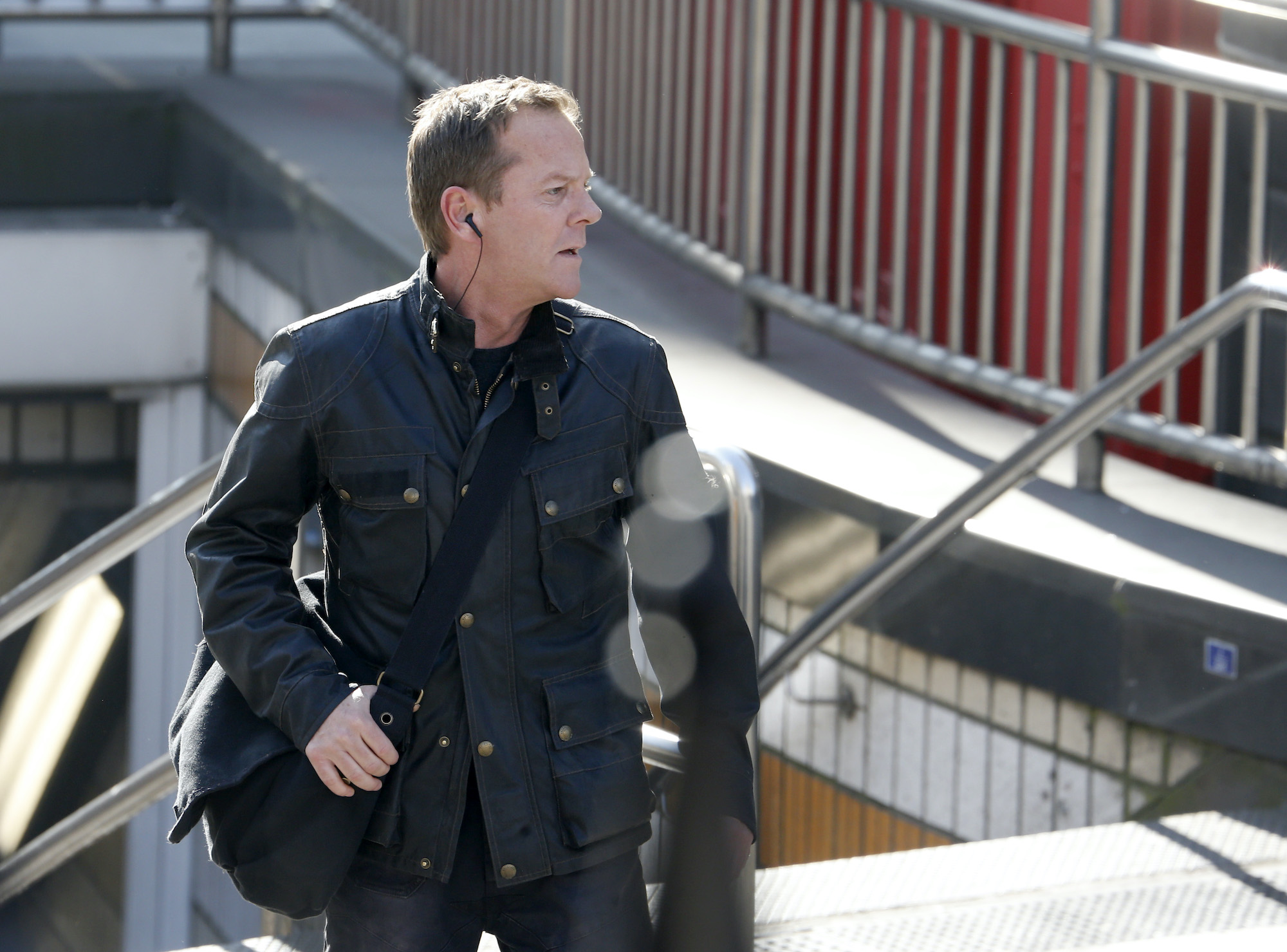 Kiefer Sutherland turned to the right on '24'