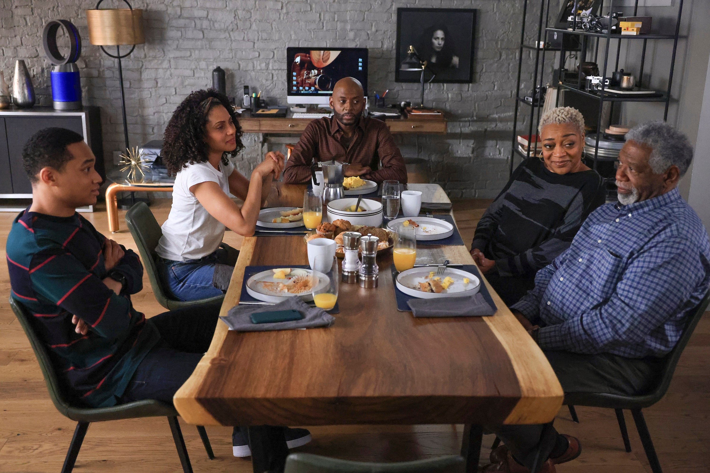 A Million Little Things cast sitting around the Howard family table