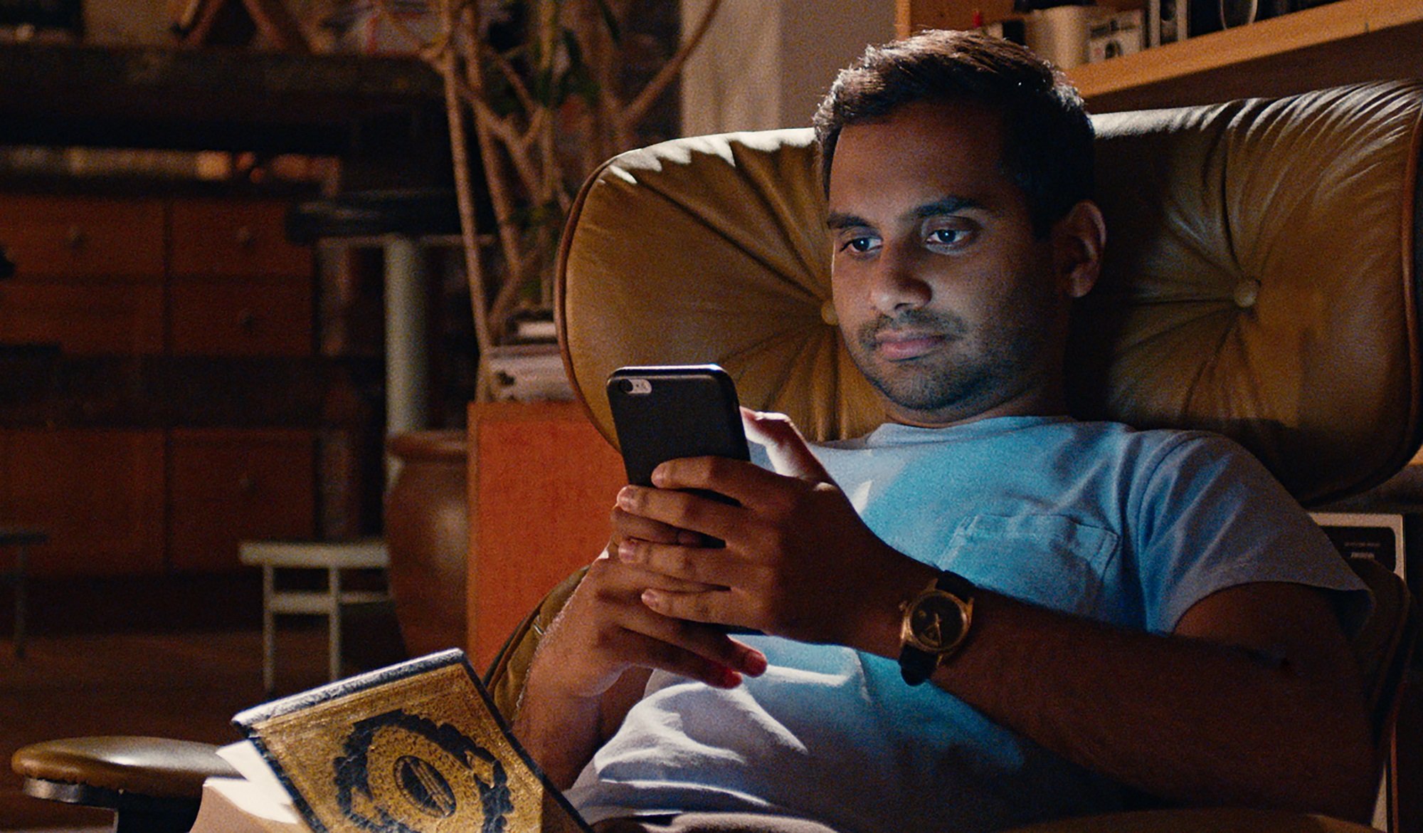 Aziz Ansari checks his phone in Master of None