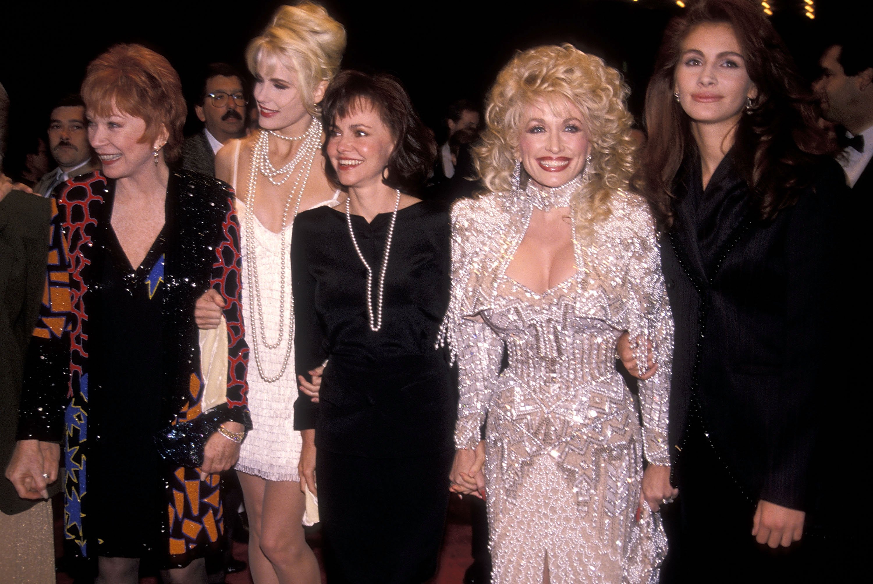 Cast of 'Steel Magnolias: (l-r) Shirley MacLaine, Daryl Hannah, Sally Field, Dolly Parton and Julia Roberts attend the 'Steel Magnolias' New York City Premiere