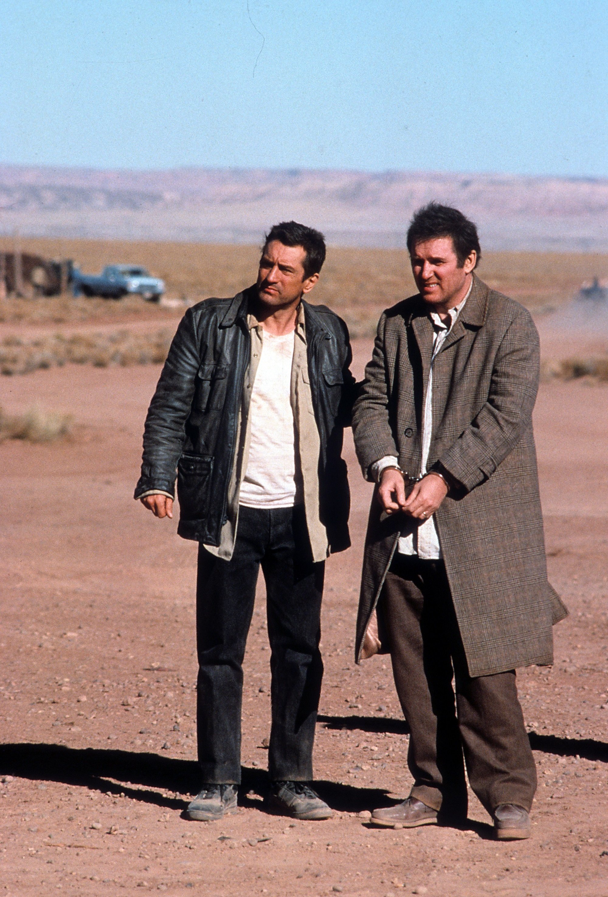 Robert De Niro leads a handcuffed Charles Grodin through the desert