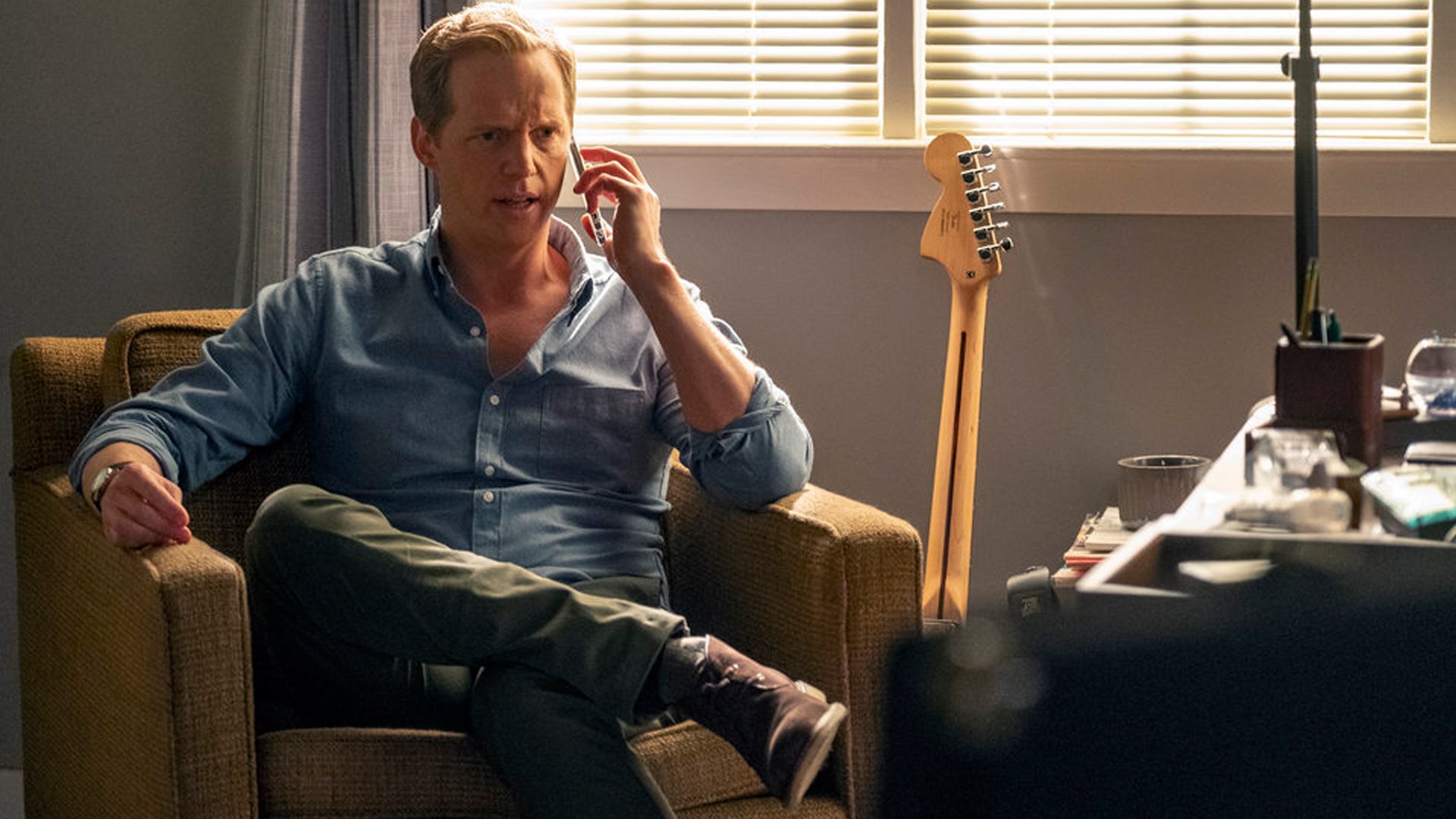 Chris Geere as Phillip talking on the phone in ‘This Is Us’ Season 5 Episode 16, ‘The Adirondacks’