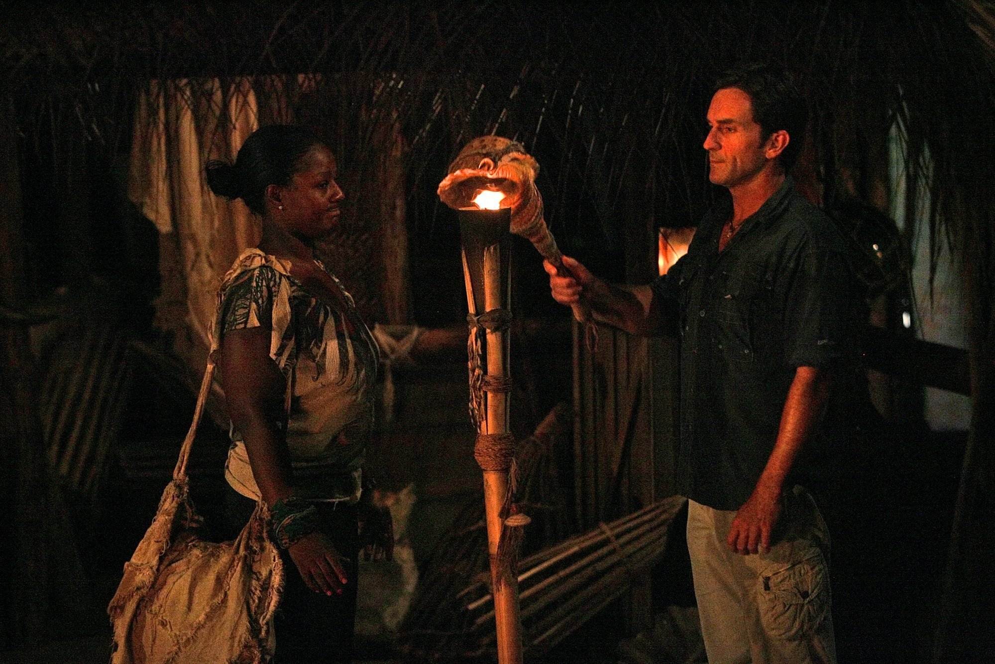 Jeff Probst snuffing out Cirie Fields' torch on 'Survivor'