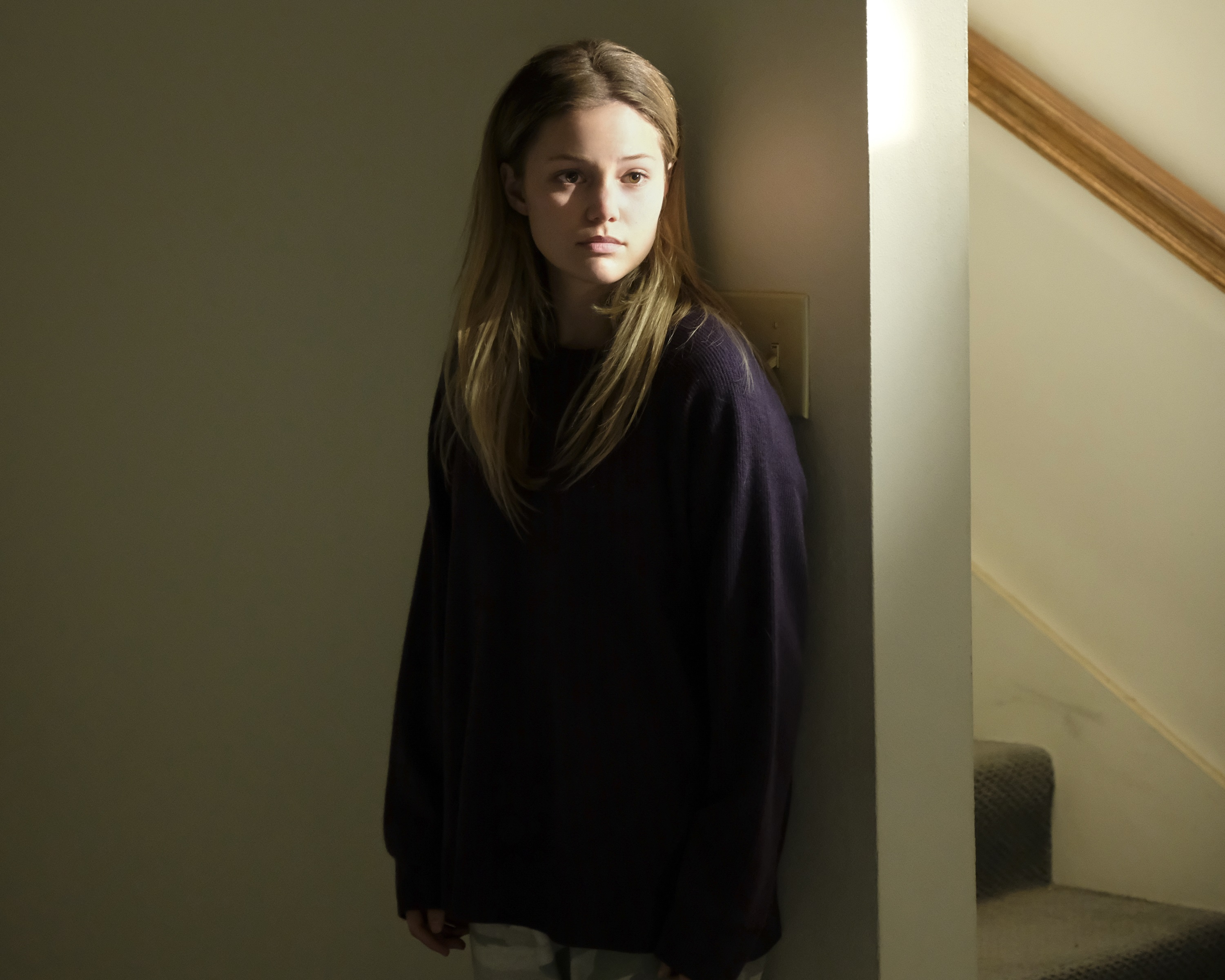 Cruel Summer Episode 4 Kate Wallis leaning against the wall in Martin Harris' basement
