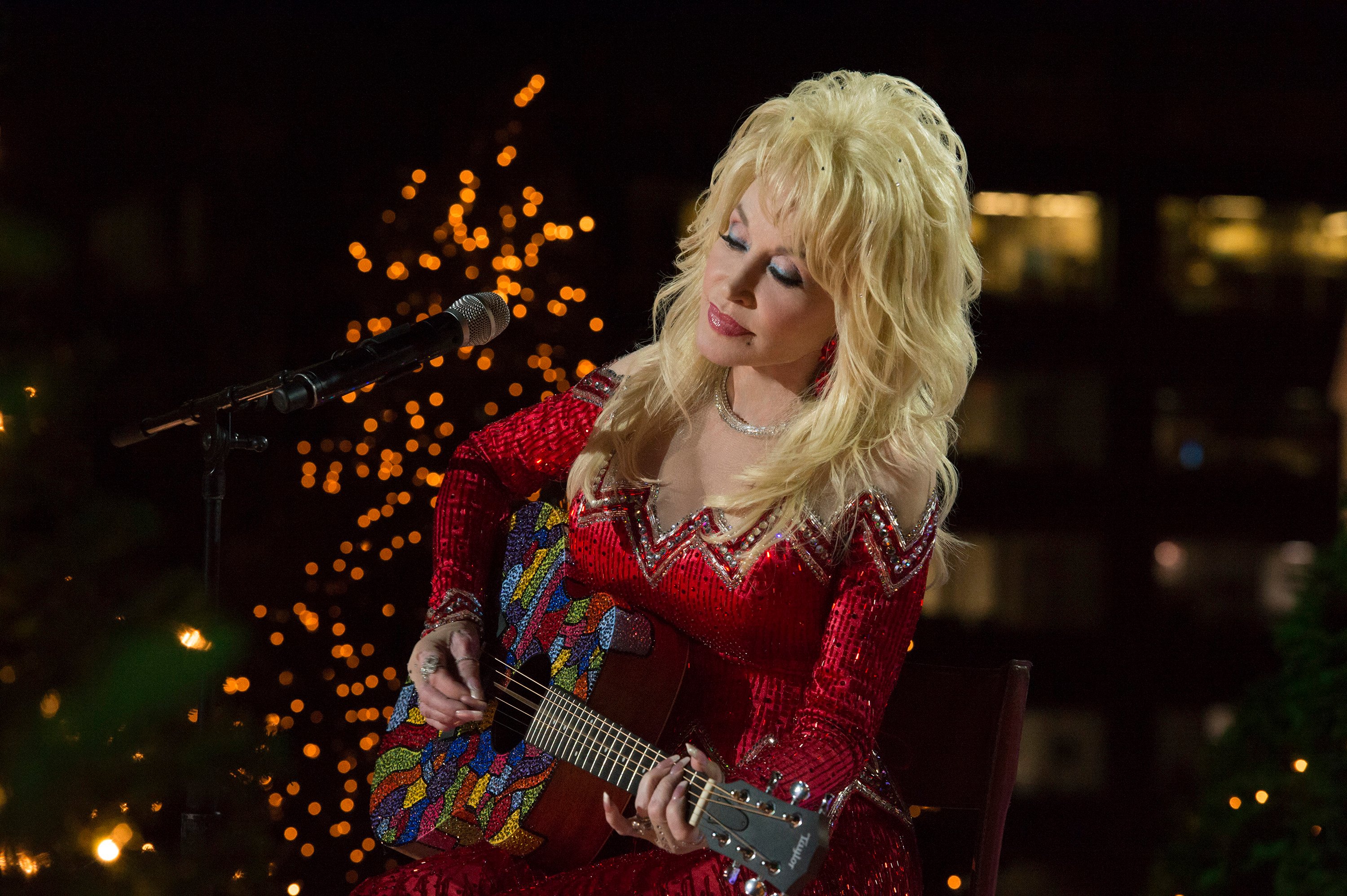 Dolly Parton playing at Christmas in Rockefeller Center in 2016