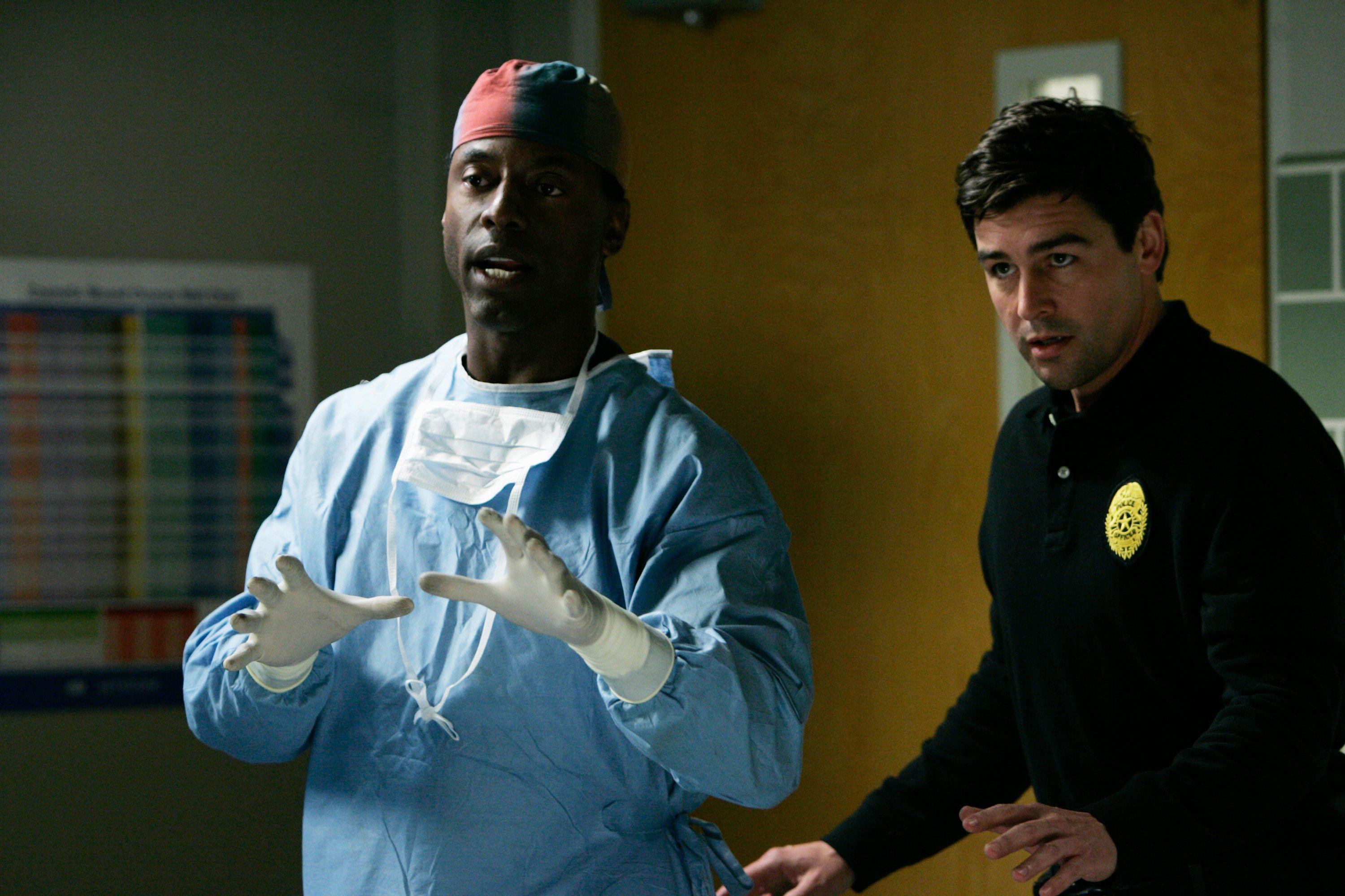Isaiah Washington and Kyle Chandler in a scene of 'Grey's Anatomy'