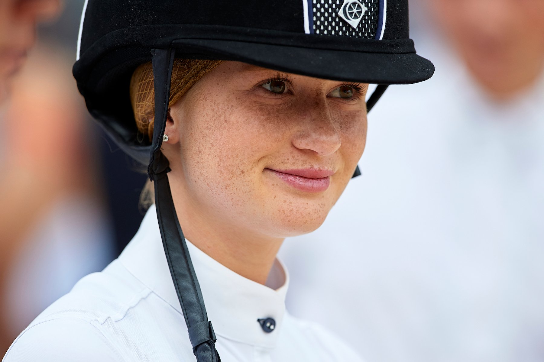 Jennifer Katharine Gates, Bill Gates' daughter, wearing a helmet and a white shirt at the Global Champions Tour of Monaco 201