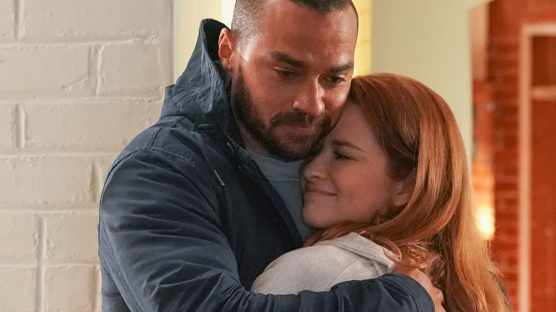 Jesse Williams as Jackson Avery and Sarah Drew as April Kepner hugging each other in ‘Grey’s Anatomy’ Season 17 Episode 14, ‘Look Up Child’