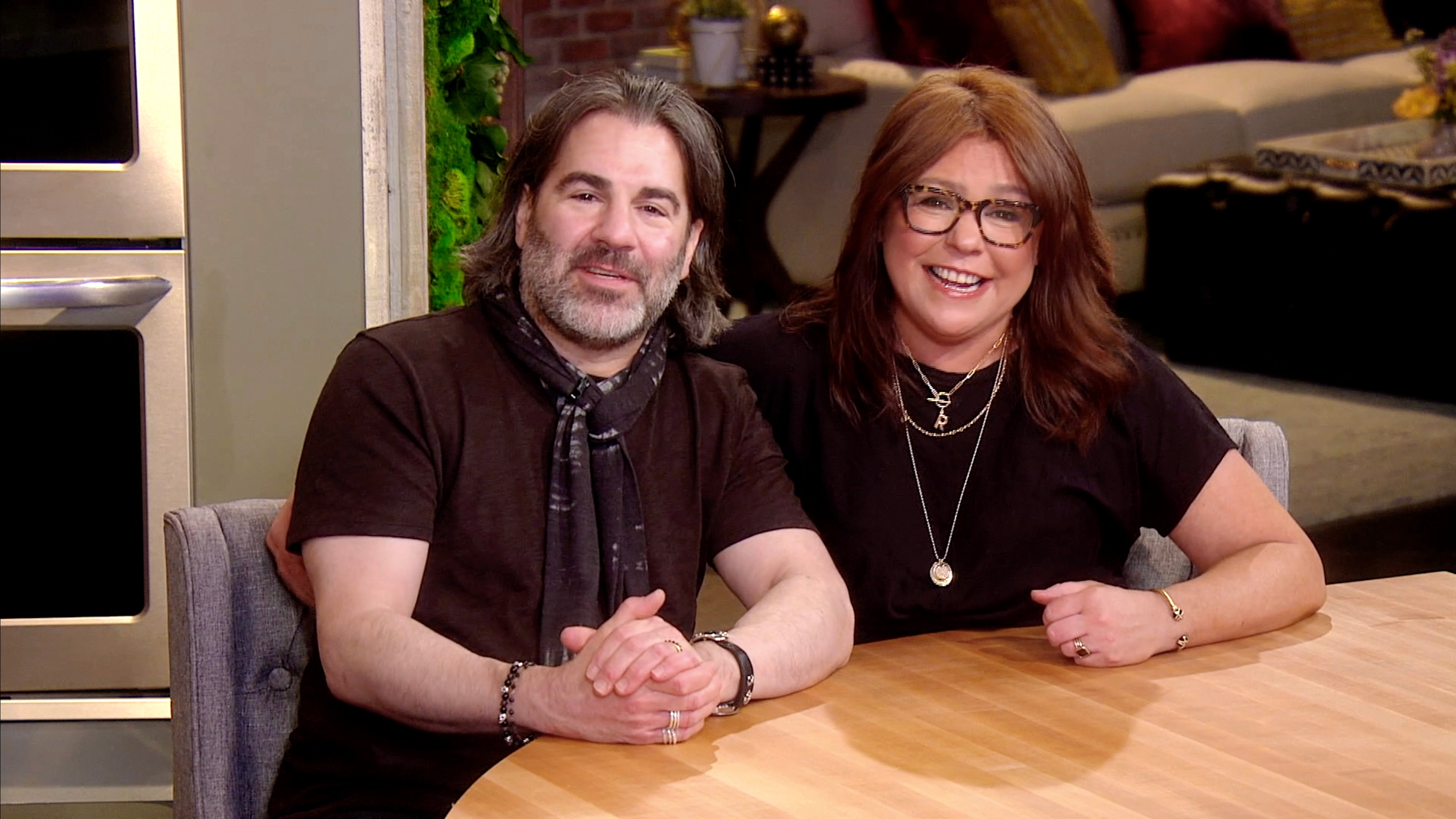 John Cusimano and Rachael Ray speak during the City of Hope's East End Chapter/Jeanne Kaye League Of New York City's Spirit Of Life Awards