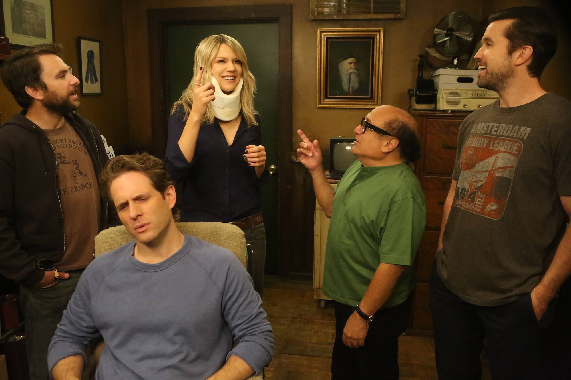 Kaitlin Olsen wears a neck brace with the rest of the It's Always Sunny in Philadelphia gang
