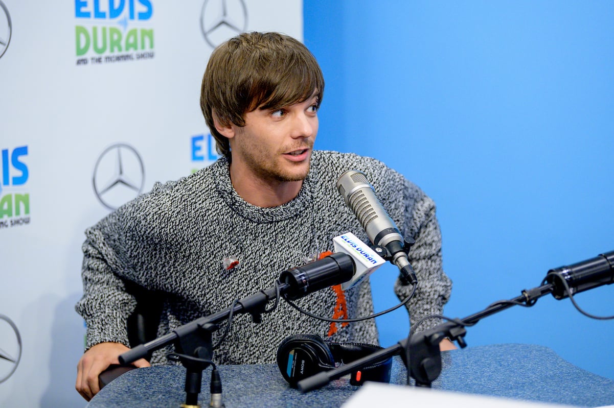 Louis Tomlinson in a sweater at an interview