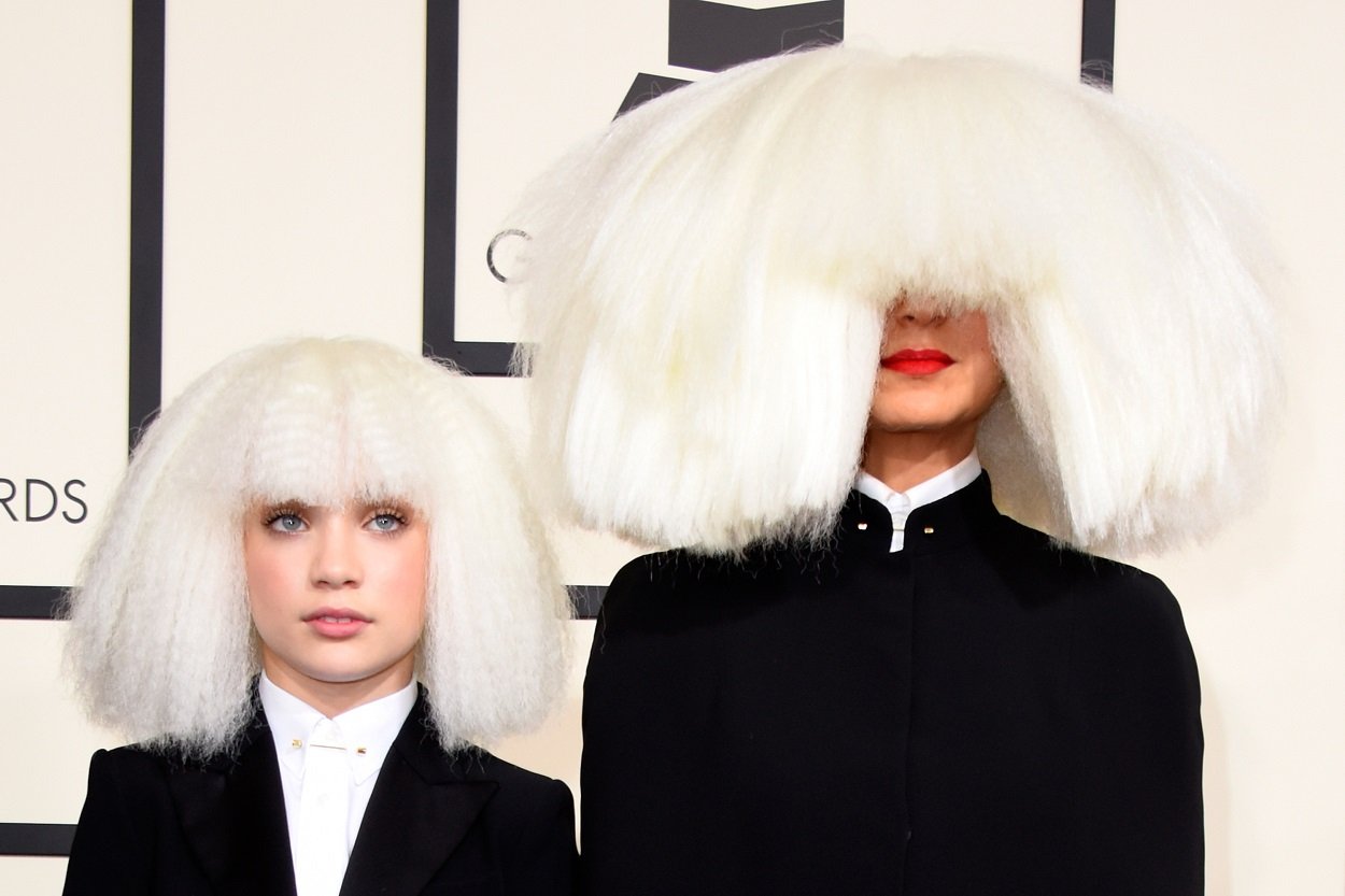 Maddie Ziegler and Sia attend the Grammy awards in huge white wigs