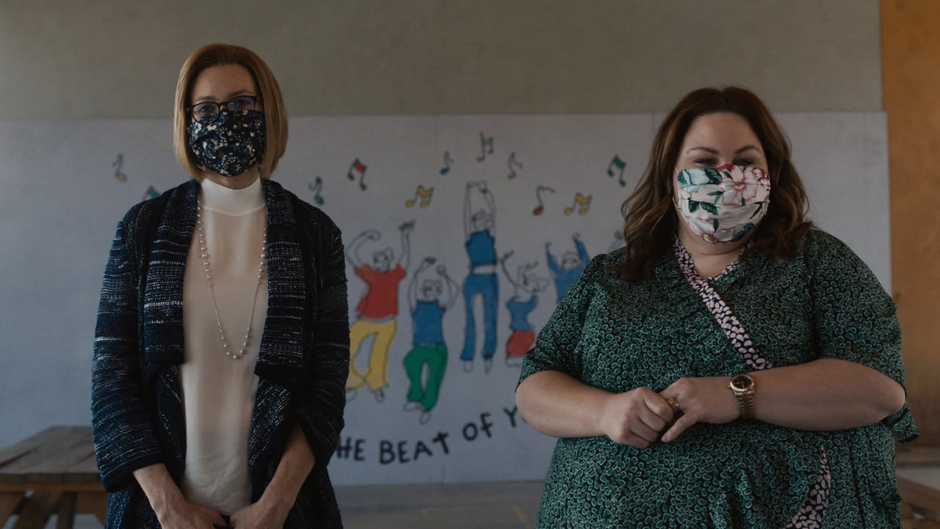 Mandy Moore as Rebecca and Chrissy Metz as Kate at Kate’s work in ‘This Is Us’ Season 5 Episode 14