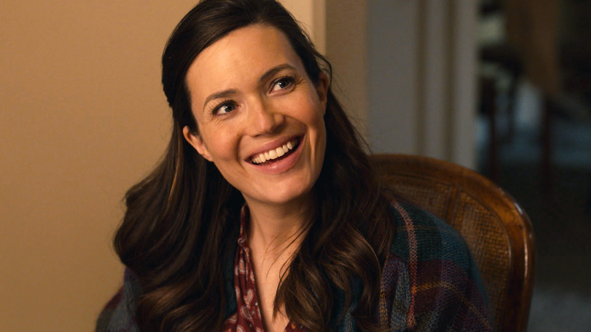 Mandy Moore as Rebecca Pearson smiling in ‘This Is Us’ Season 5 Episode 10, ‘I’ve Got This’