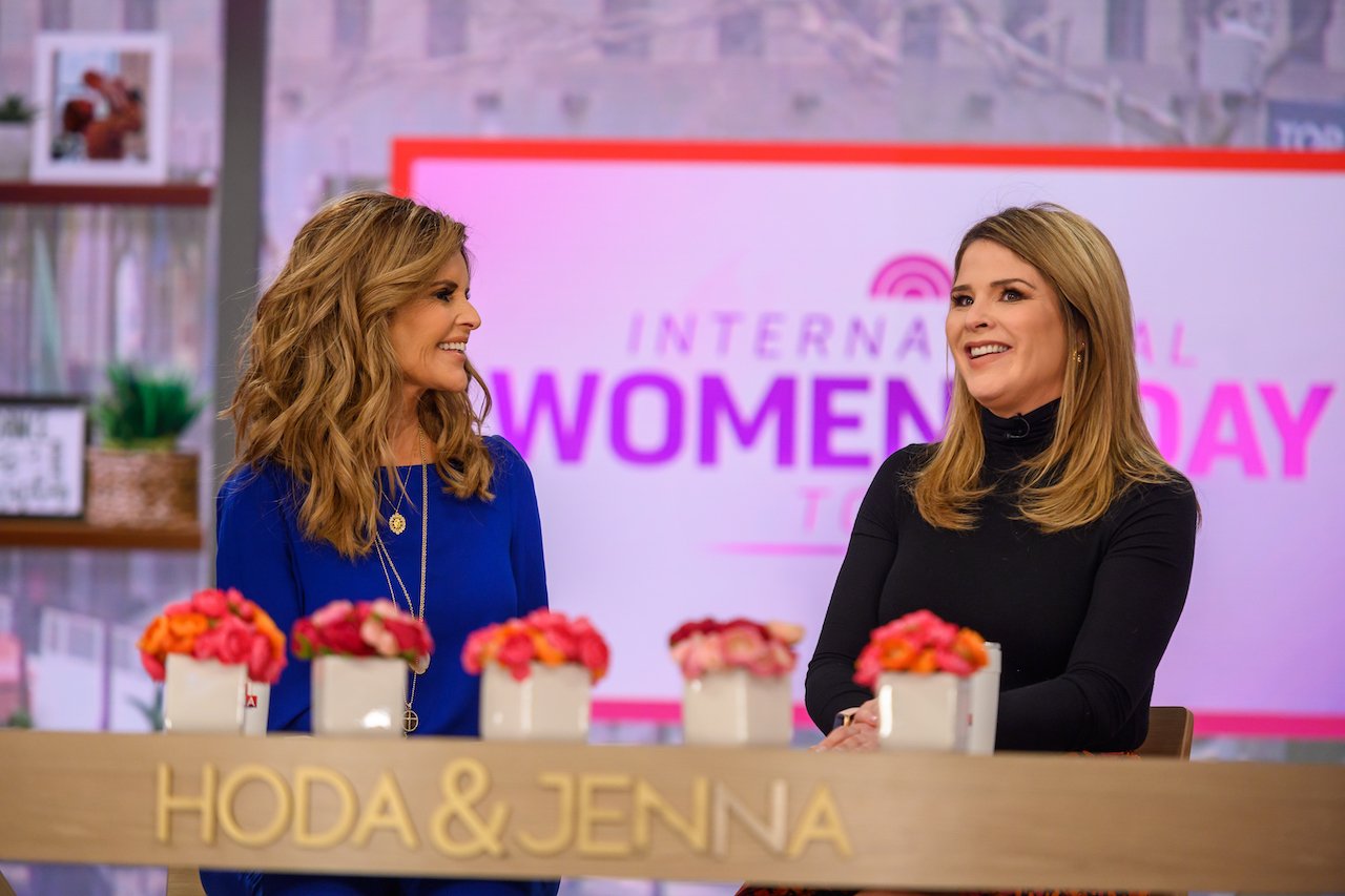 Maria Shriver and Jenna Bush Hager at the news desk of the 'Today Show' 