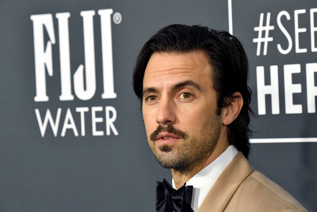 'This Is Us' star Milo Ventimiglia walks the red carpet for the 25th Annual Critics' Choice Awards in a tan suit with a black tie. He's looking off in the distance.