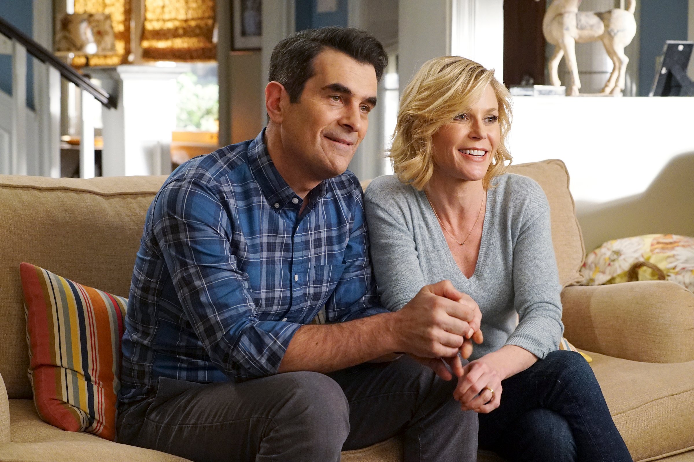 Ty Burrell and Julie Bowen sitting in the Dunphy House during the 'Modern Family' episode titled 'Frank's Wedding'