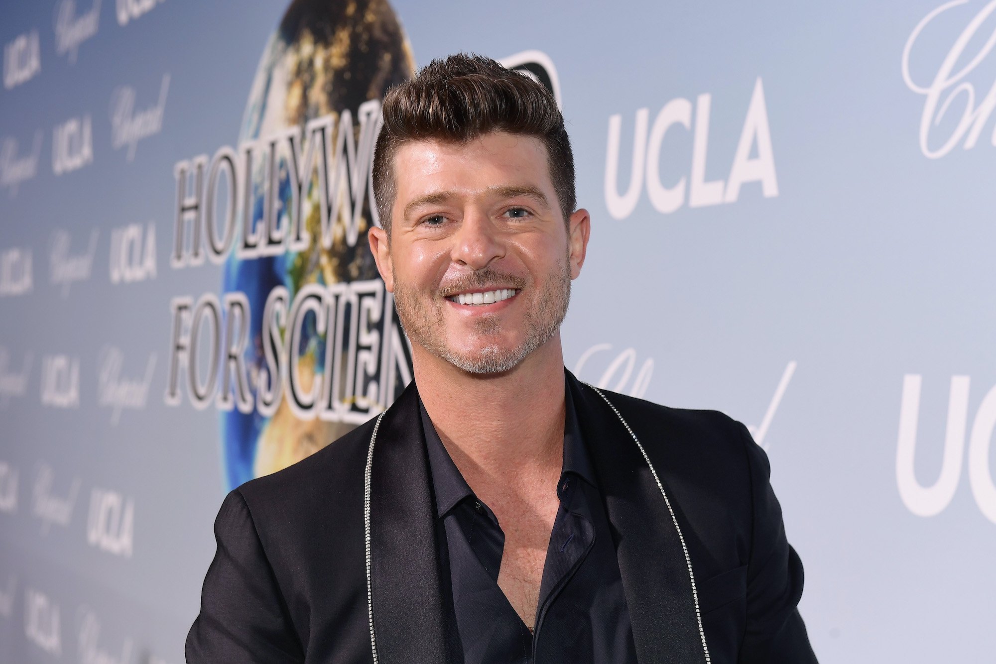 Robin Thicke smiling