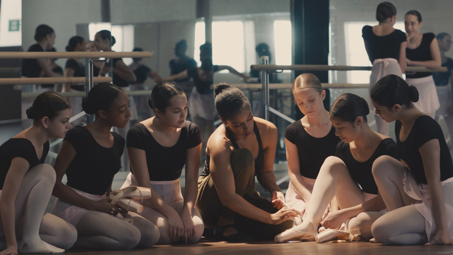 Susan Kelechi Watson as Beth teaching in her dance studio in ‘This Is Us’ Season 5 Episode 14