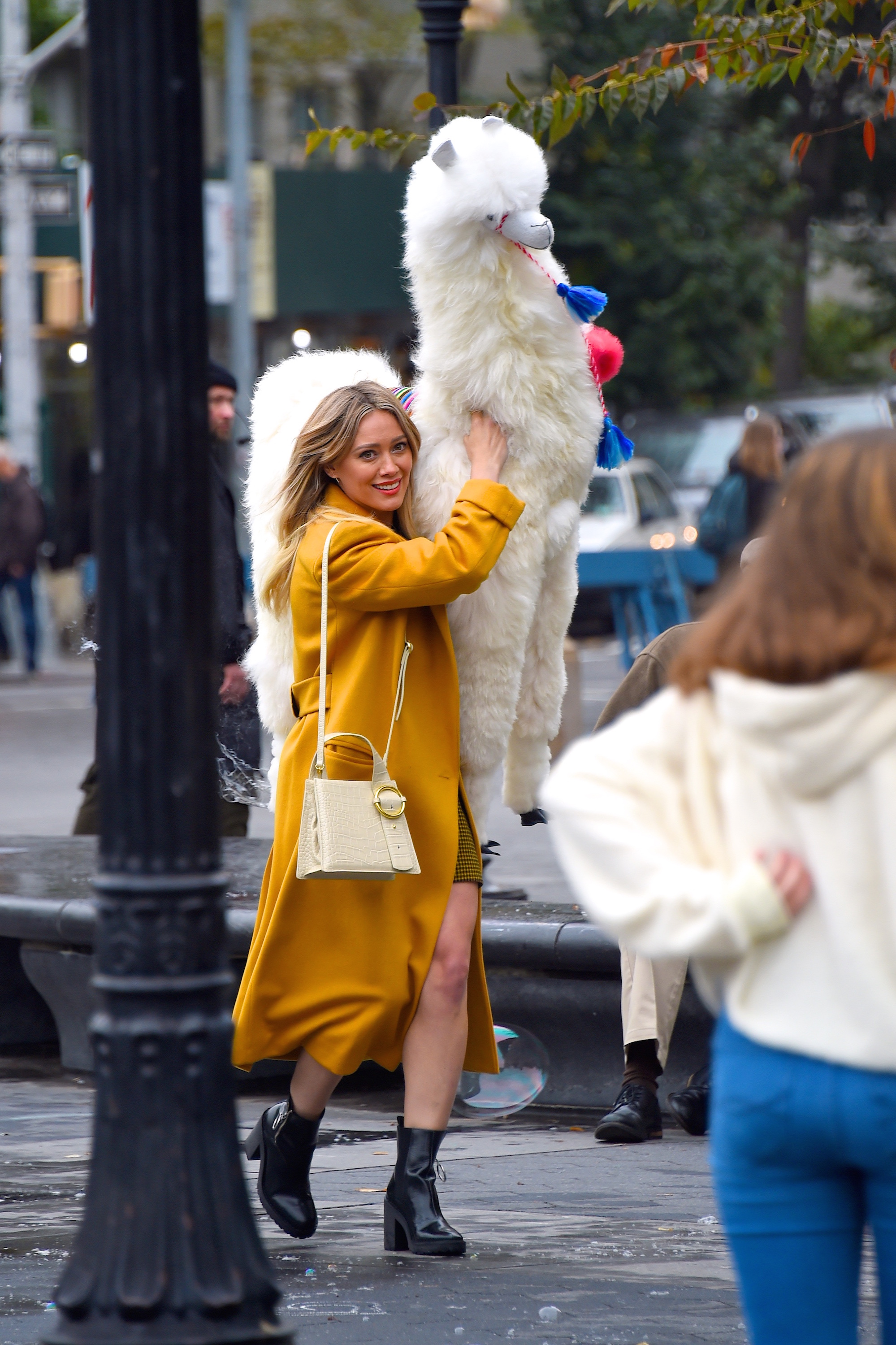 Hilary Duff filming the 'Lizzie McGuire' reboot on the streets of NYC