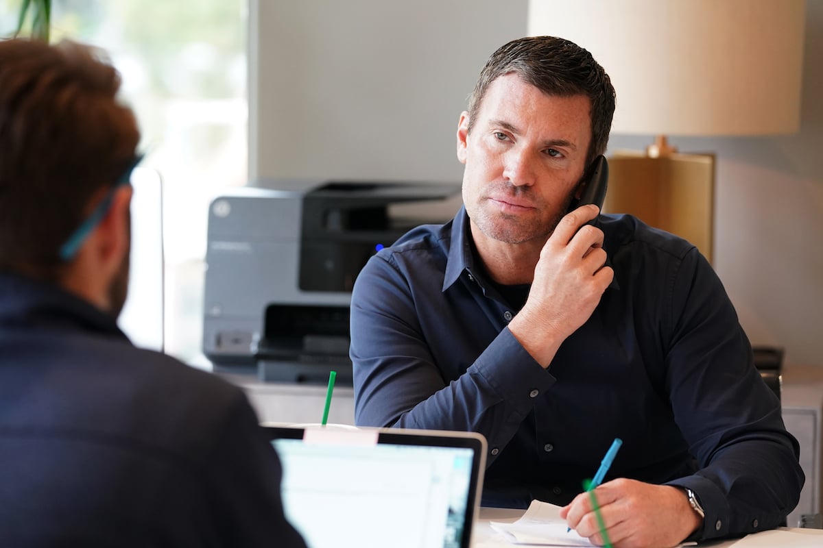 Jeff Lewis talking on the phone during an episode of Flipping Out