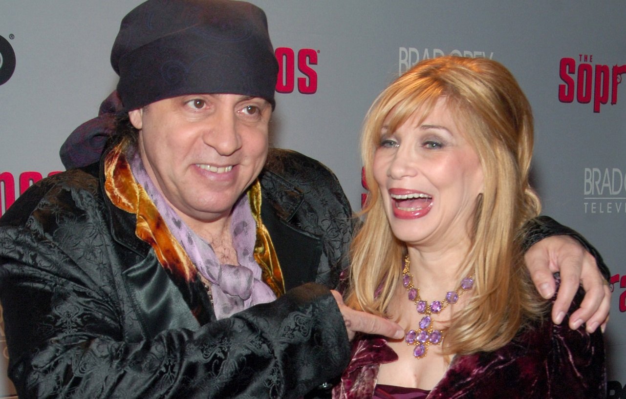 Steven and Maureen Van Zandt laugh at a 2006 'Sopranos' premiere