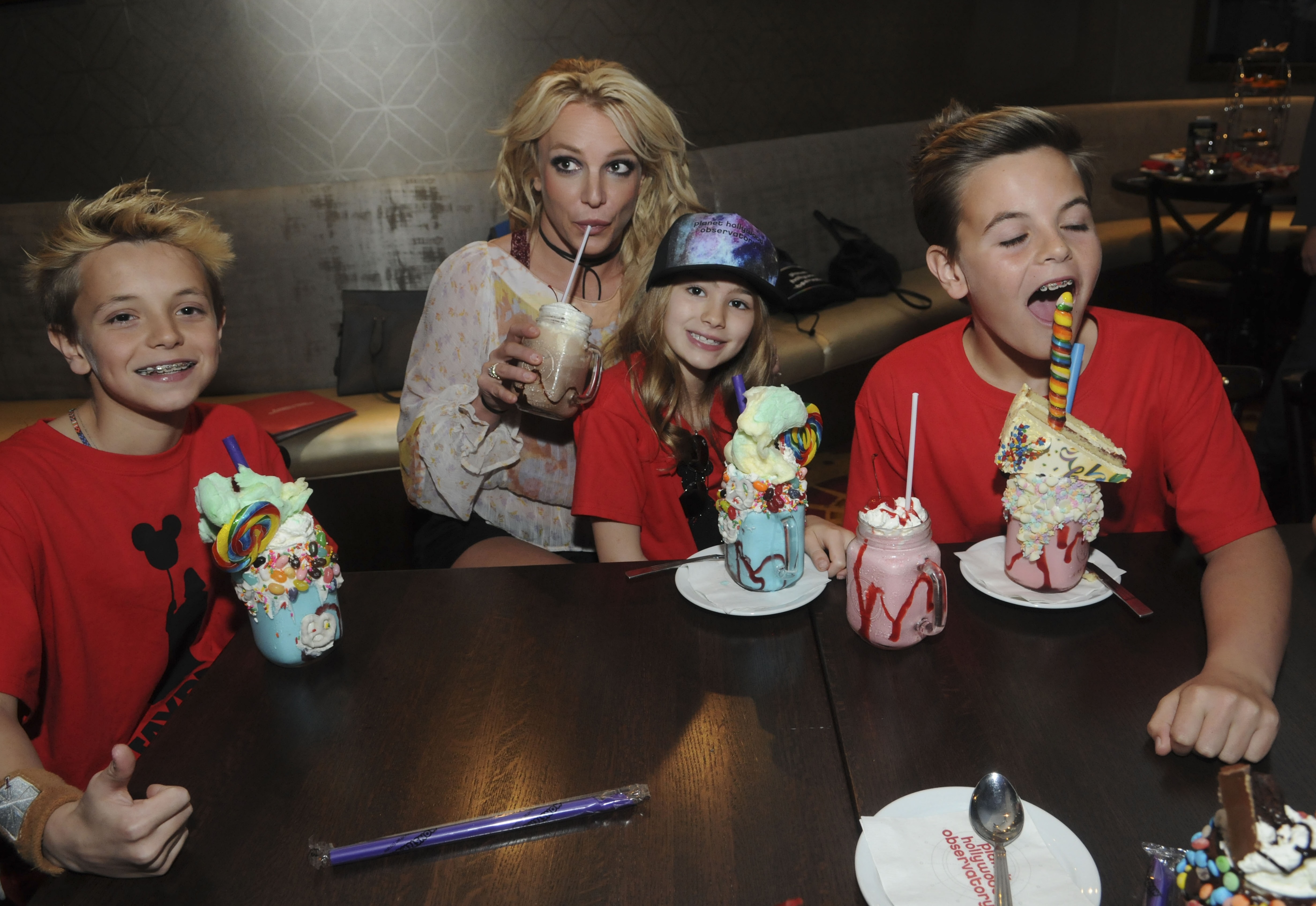 Britney Spears with her two sons Jayden Federline Sean Federline and niece Maddie Aldridge enjoying ice cream shakes together