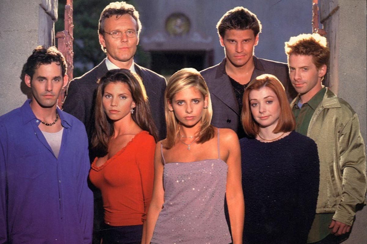 The cast of 'Buffy the Vampire Slayer' poses