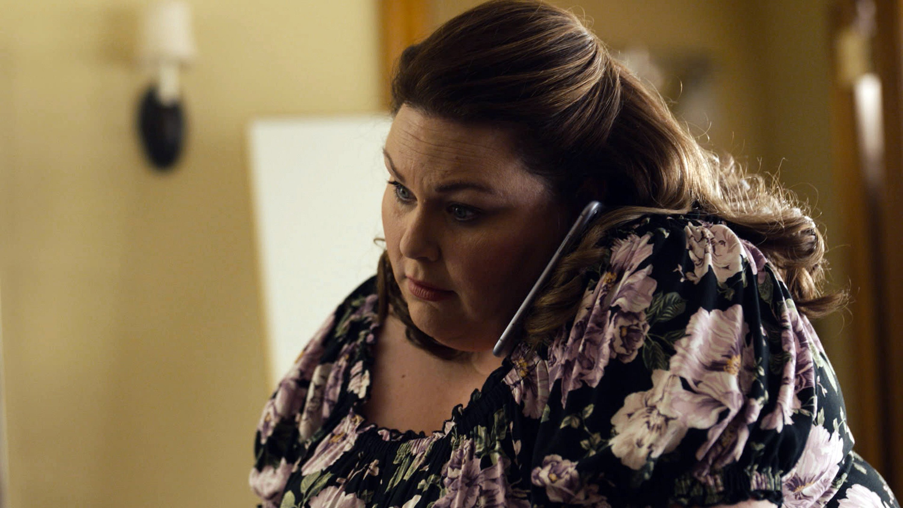 Chrissy Metz talking on the phone as Kate Pearson on 'This Is Us'