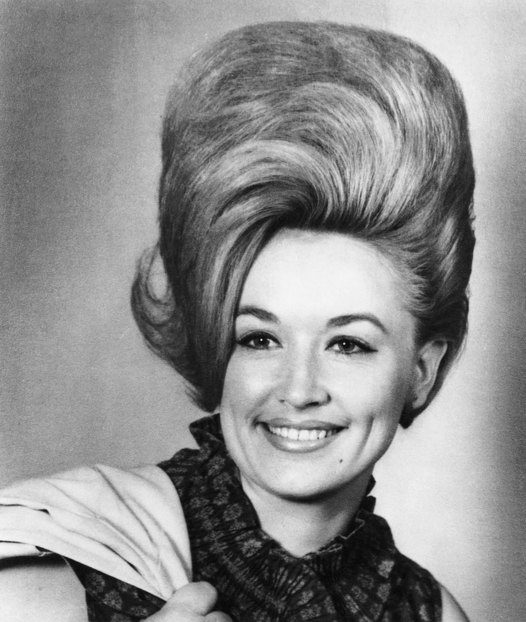 Dolly Parton posing for a portrait in 1965