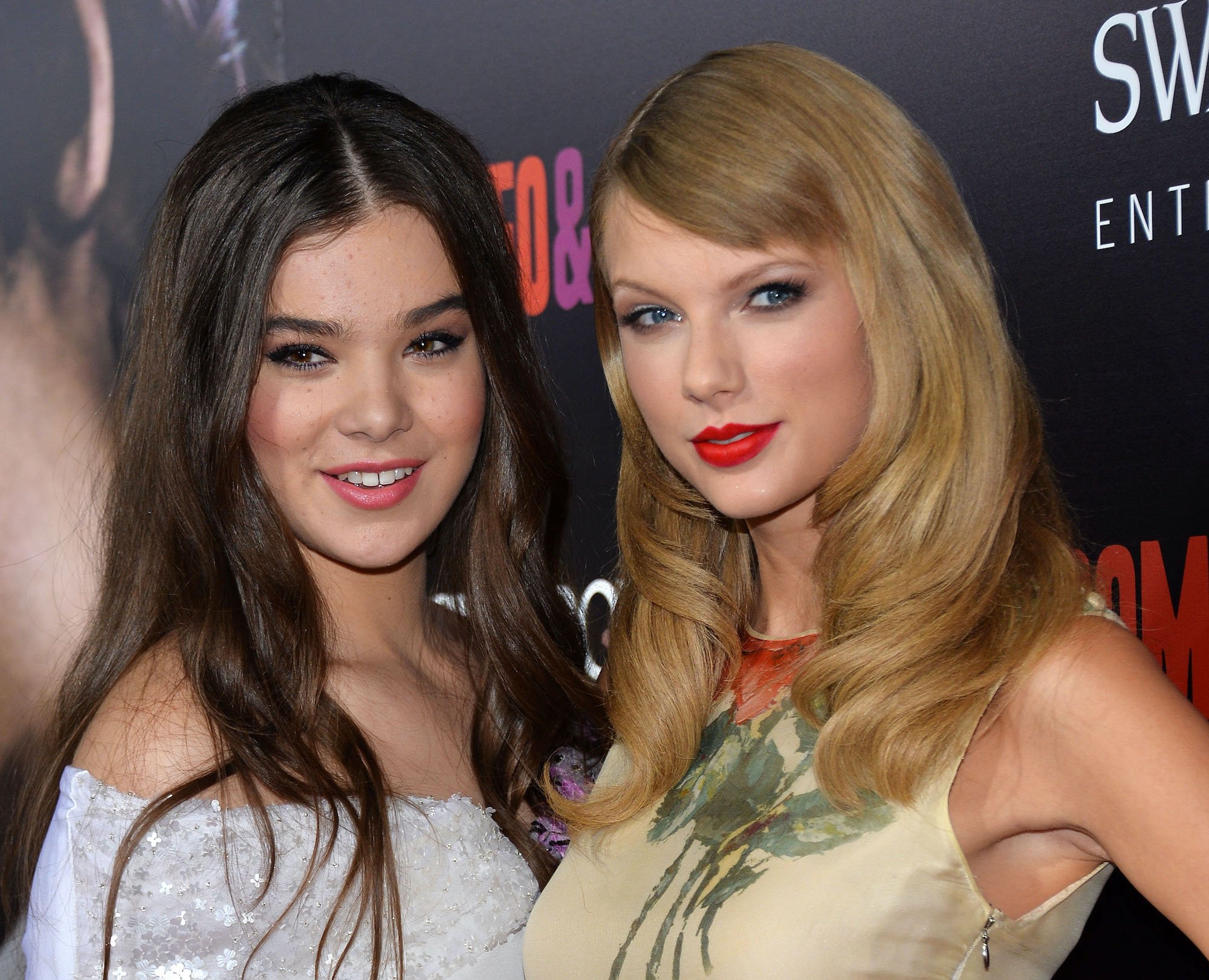 Hailee Steinfeld and Taylor Swift smiling