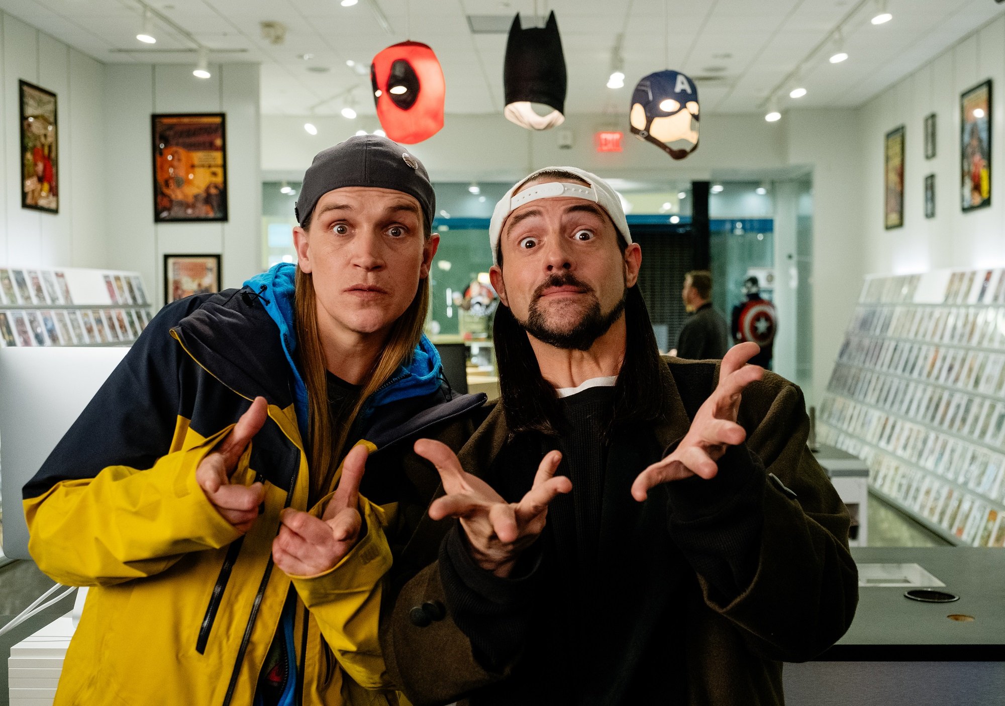 Kevin Smith and Jason Mewes in a comic book store