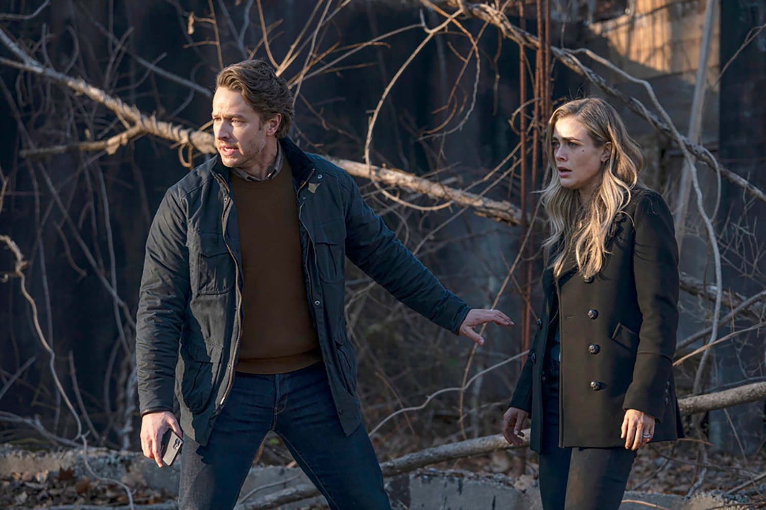 Josh Dallas and Melissa Roxburgh in 'Manifest'