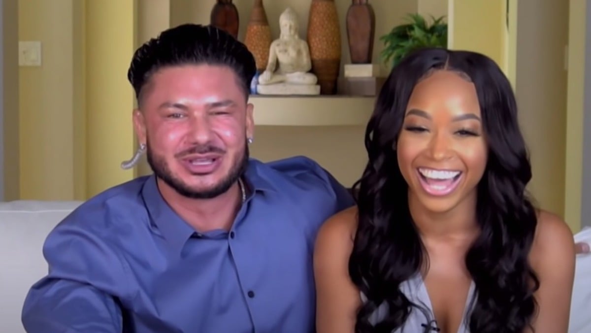 DJ Pauly D and his girlfriend Nikki Hall at the 'Double Shot at Love' virtual reunion