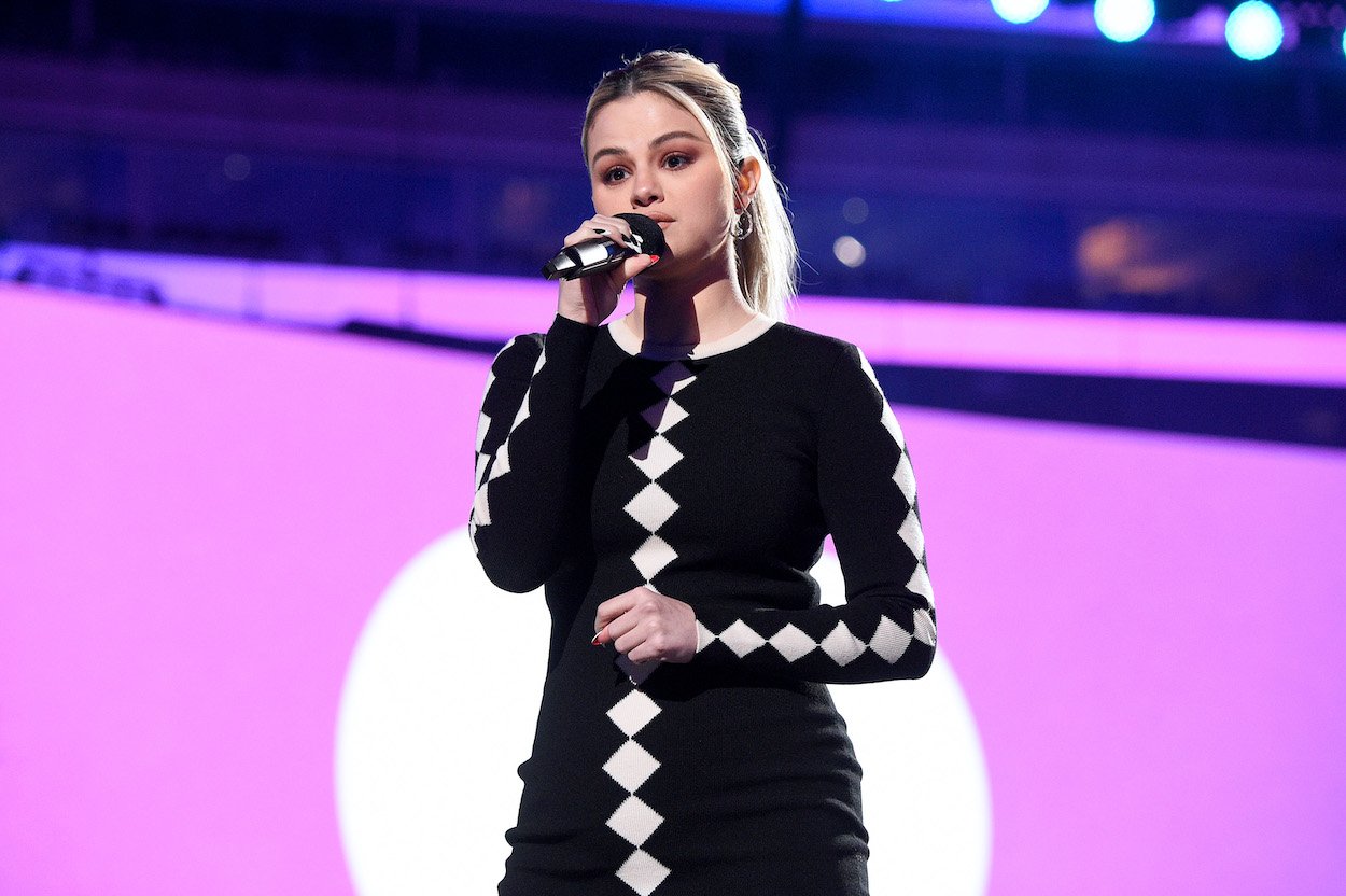 Selena Gomez singing live in a black and white dress