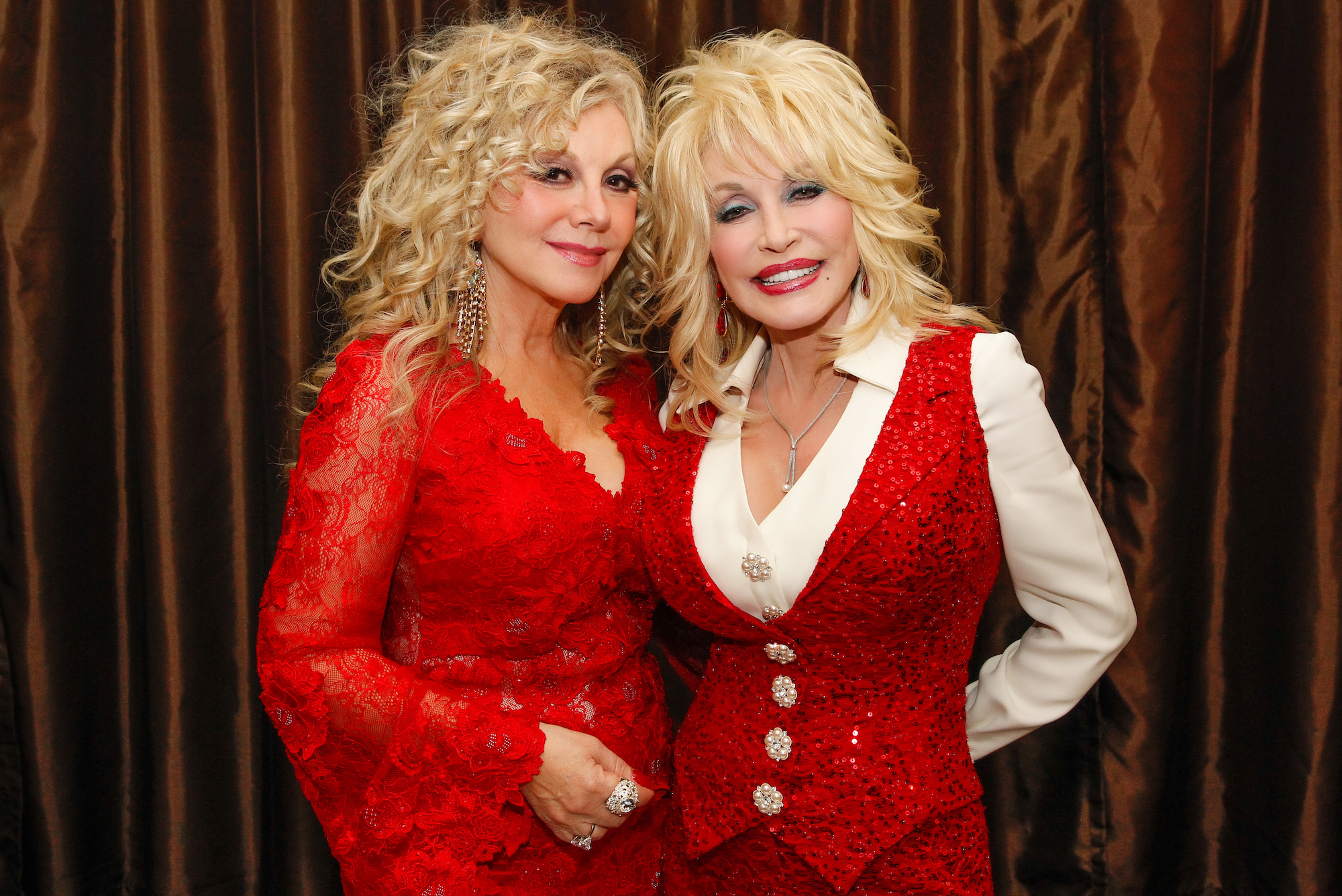 Stella and Dolly Parton attending Stella Parton's Red Tent Women's Conference in 2014 