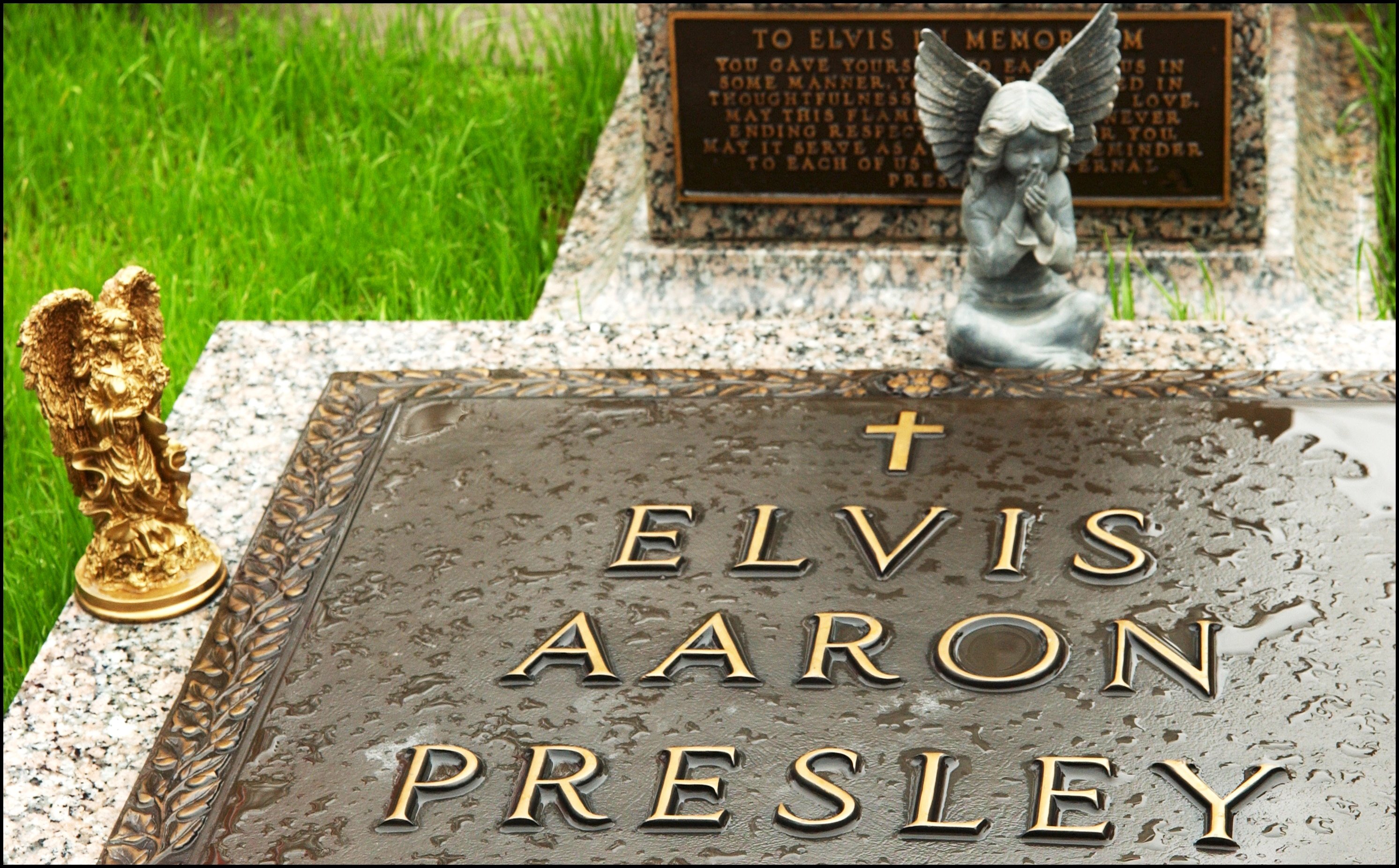 Angel figurines at Elvis Presley's grave
