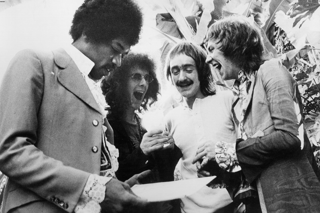 The Jimi Hendrix Experience and Dave Mason share a laugh in 1967.