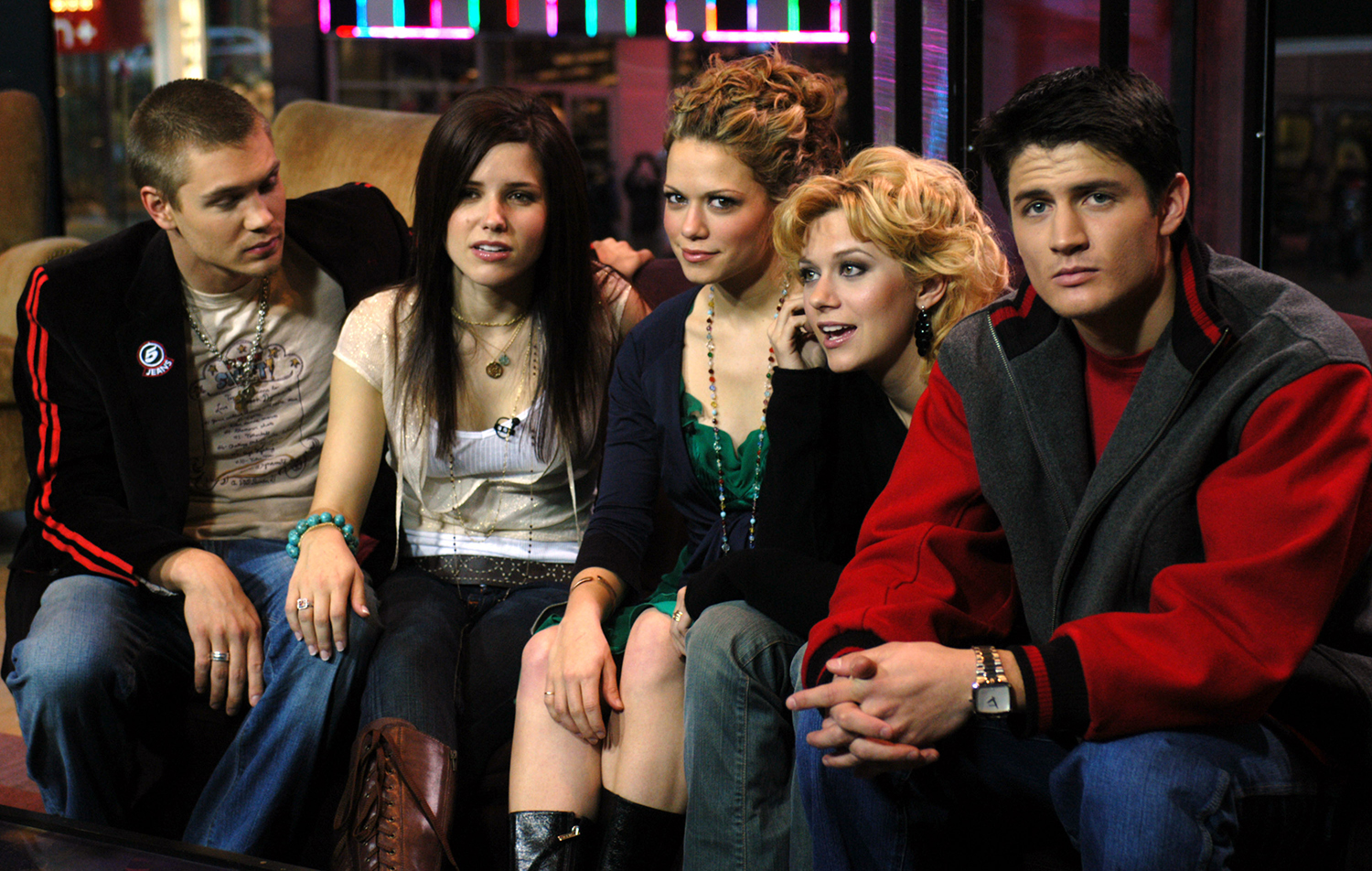 Chad Michael Murray, Sophia Bush, Bethany Joy Lenz, Hilarie Burton and James Lafferty on TRL
